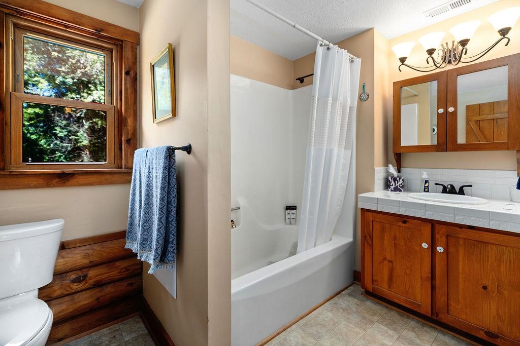 137 CRESTWOOD DR, CHURCHVILLE, Virginia 24421, 3 Bedrooms Bedrooms, ,3 BathroomsBathrooms,Residential,137 CRESTWOOD DR,675681 MLS # 675681