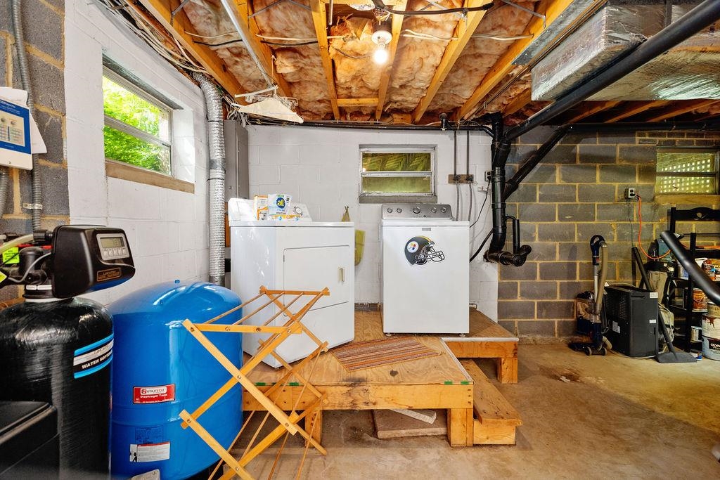 137 CRESTWOOD DR, CHURCHVILLE, Virginia 24421, 3 Bedrooms Bedrooms, ,3 BathroomsBathrooms,Residential,137 CRESTWOOD DR,675681 MLS # 675681