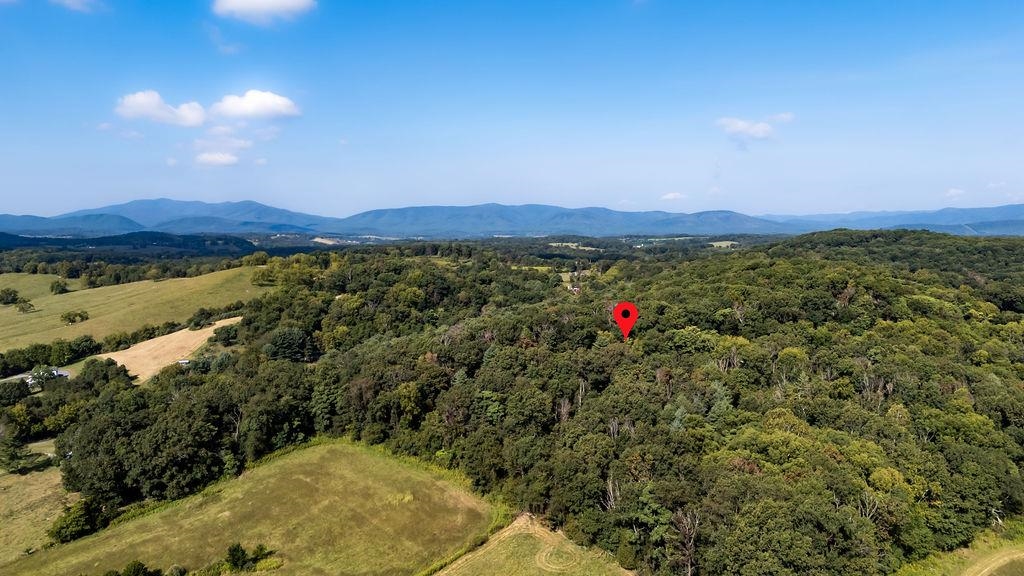 137 CRESTWOOD DR, CHURCHVILLE, Virginia 24421, 3 Bedrooms Bedrooms, ,3 BathroomsBathrooms,Residential,137 CRESTWOOD DR,675681 MLS # 675681