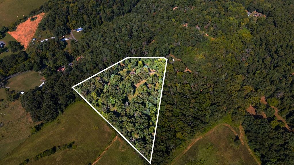 137 CRESTWOOD DR, CHURCHVILLE, Virginia 24421, 3 Bedrooms Bedrooms, ,3 BathroomsBathrooms,Residential,137 CRESTWOOD DR,675681 MLS # 675681