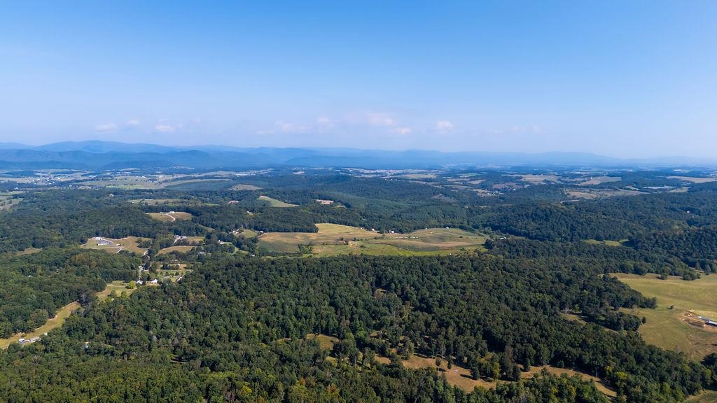 137 CRESTWOOD DR, CHURCHVILLE, Virginia 24421, 3 Bedrooms Bedrooms, ,3 BathroomsBathrooms,Residential,137 CRESTWOOD DR,675681 MLS # 675681