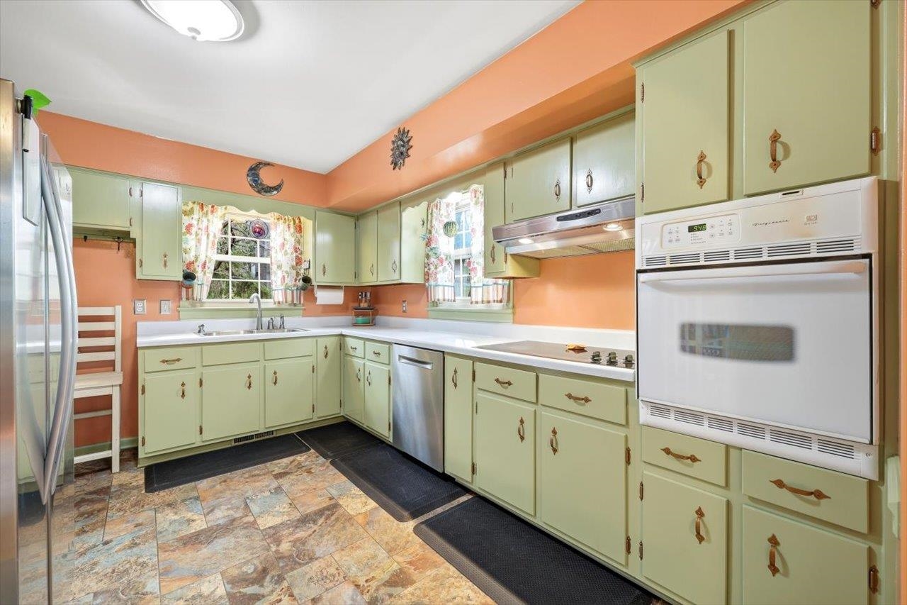 408 ROBIN ST, STAUNTON, Virginia 24401, 3 Bedrooms Bedrooms, ,2 BathroomsBathrooms,Residential,408 ROBIN ST,674844 MLS # 674844