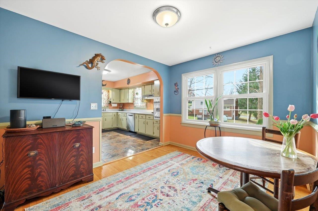 408 ROBIN ST, STAUNTON, Virginia 24401, 3 Bedrooms Bedrooms, ,2 BathroomsBathrooms,Residential,408 ROBIN ST,674844 MLS # 674844