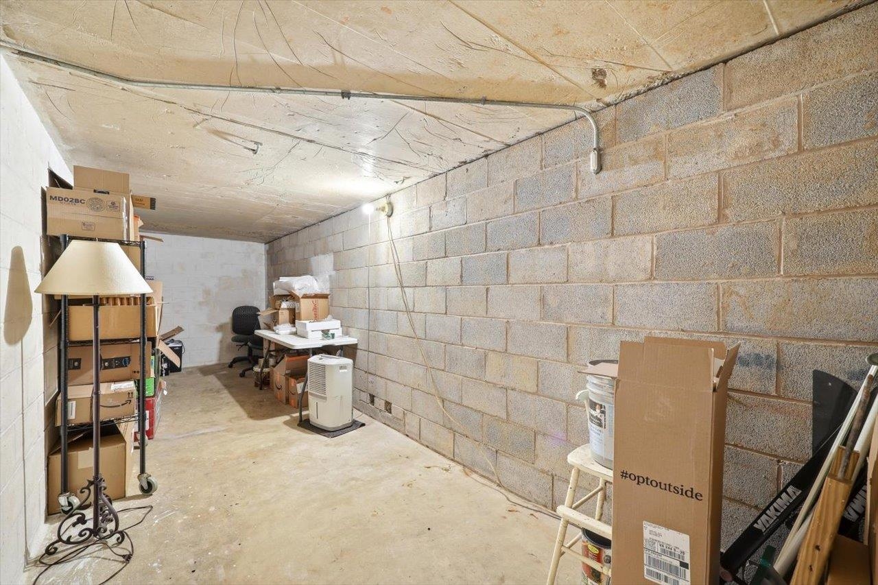 408 ROBIN ST, STAUNTON, Virginia 24401, 3 Bedrooms Bedrooms, ,2 BathroomsBathrooms,Residential,408 ROBIN ST,674844 MLS # 674844