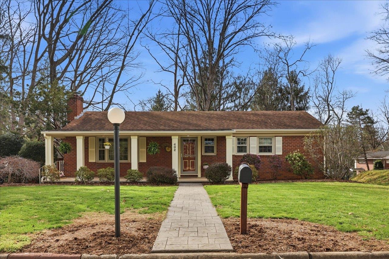 408 ROBIN ST, STAUNTON, Virginia 24401, 3 Bedrooms Bedrooms, ,2 BathroomsBathrooms,Residential,408 ROBIN ST,674844 MLS # 674844