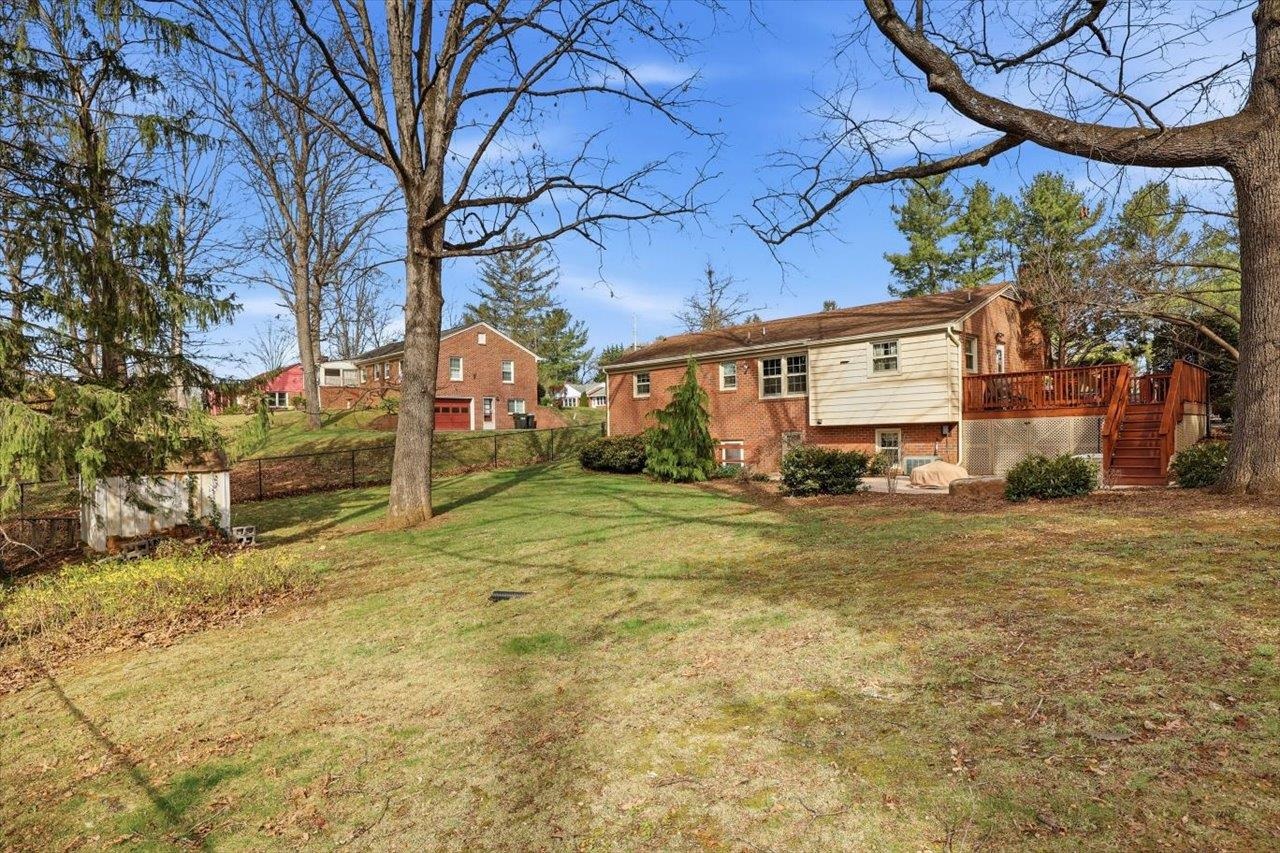 408 ROBIN ST, STAUNTON, Virginia 24401, 3 Bedrooms Bedrooms, ,2 BathroomsBathrooms,Residential,408 ROBIN ST,674844 MLS # 674844