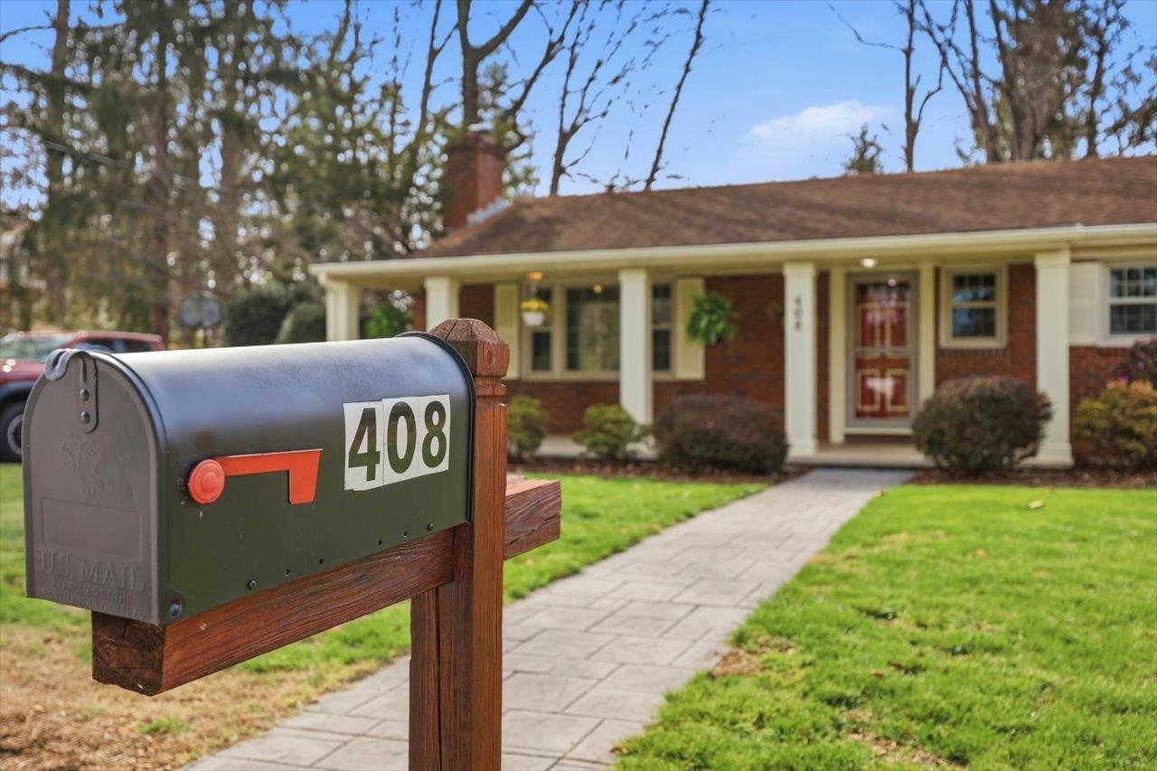 408 ROBIN ST, STAUNTON, Virginia 24401, 3 Bedrooms Bedrooms, ,2 BathroomsBathrooms,Residential,408 ROBIN ST,674844 MLS # 674844