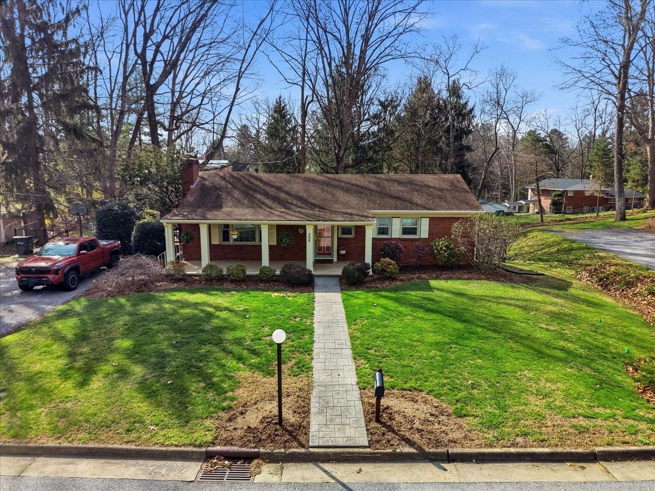 408 ROBIN ST, STAUNTON, Virginia 24401, 3 Bedrooms Bedrooms, ,2 BathroomsBathrooms,Residential,408 ROBIN ST,674844 MLS # 674844