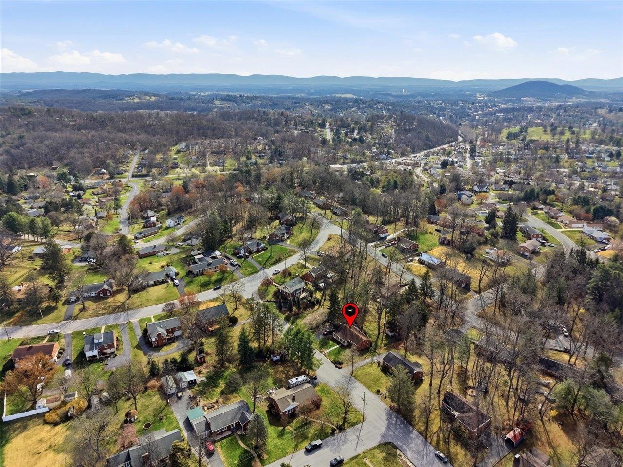 408 ROBIN ST, STAUNTON, Virginia 24401, 3 Bedrooms Bedrooms, ,2 BathroomsBathrooms,Residential,408 ROBIN ST,674844 MLS # 674844