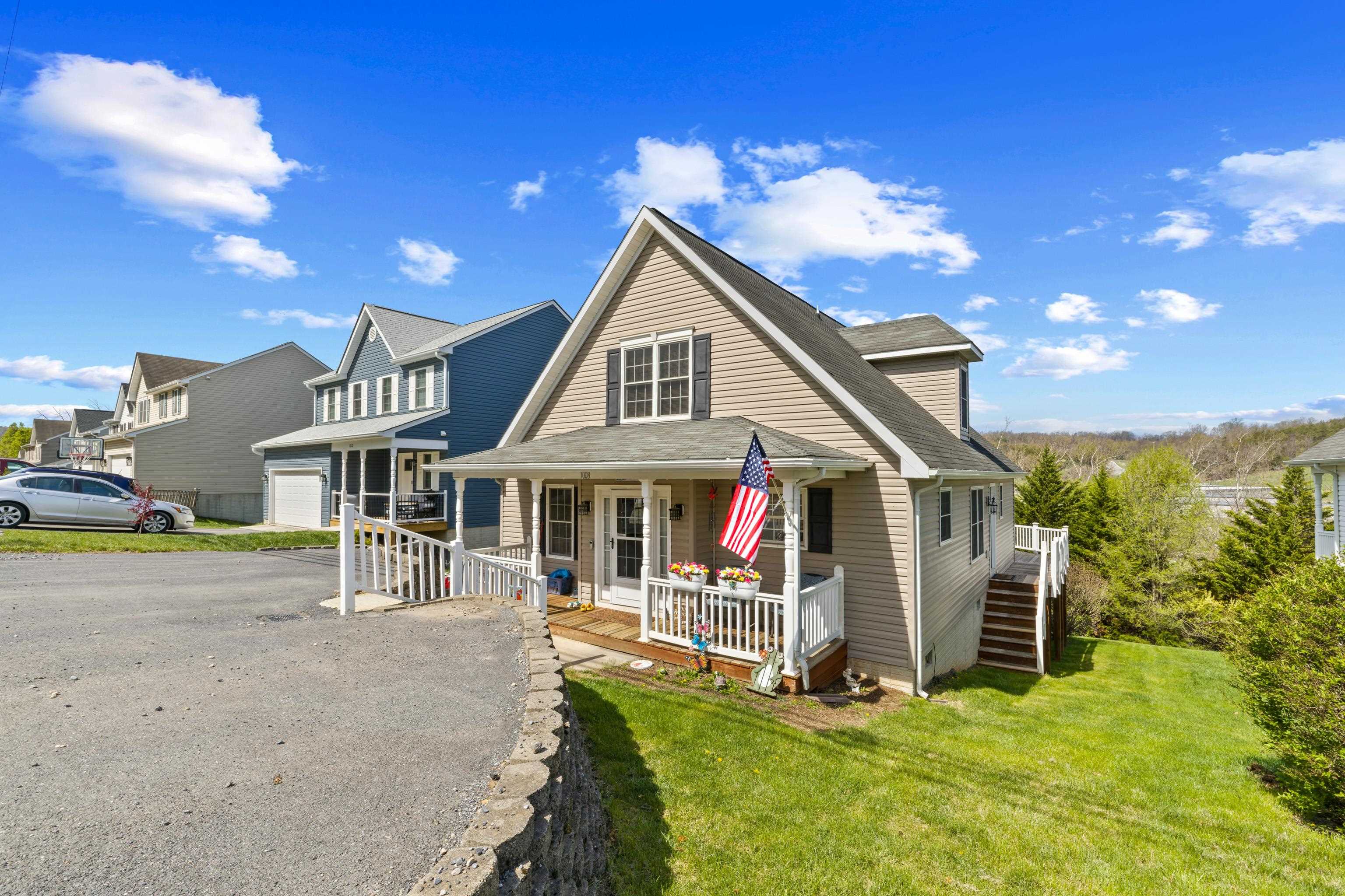 1008 MIDDLEBROOK AVE, STAUNTON, Virginia 24401, 3 Bedrooms Bedrooms, ,2 BathroomsBathrooms,Residential,1008 MIDDLEBROOK AVE,675683 MLS # 675683