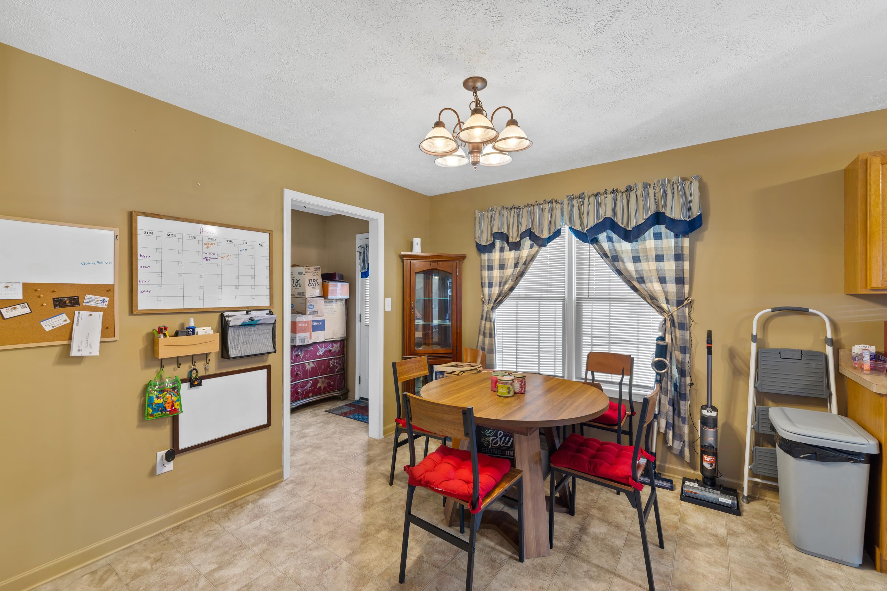 1008 MIDDLEBROOK AVE, STAUNTON, Virginia 24401, 3 Bedrooms Bedrooms, ,2 BathroomsBathrooms,Residential,1008 MIDDLEBROOK AVE,675683 MLS # 675683