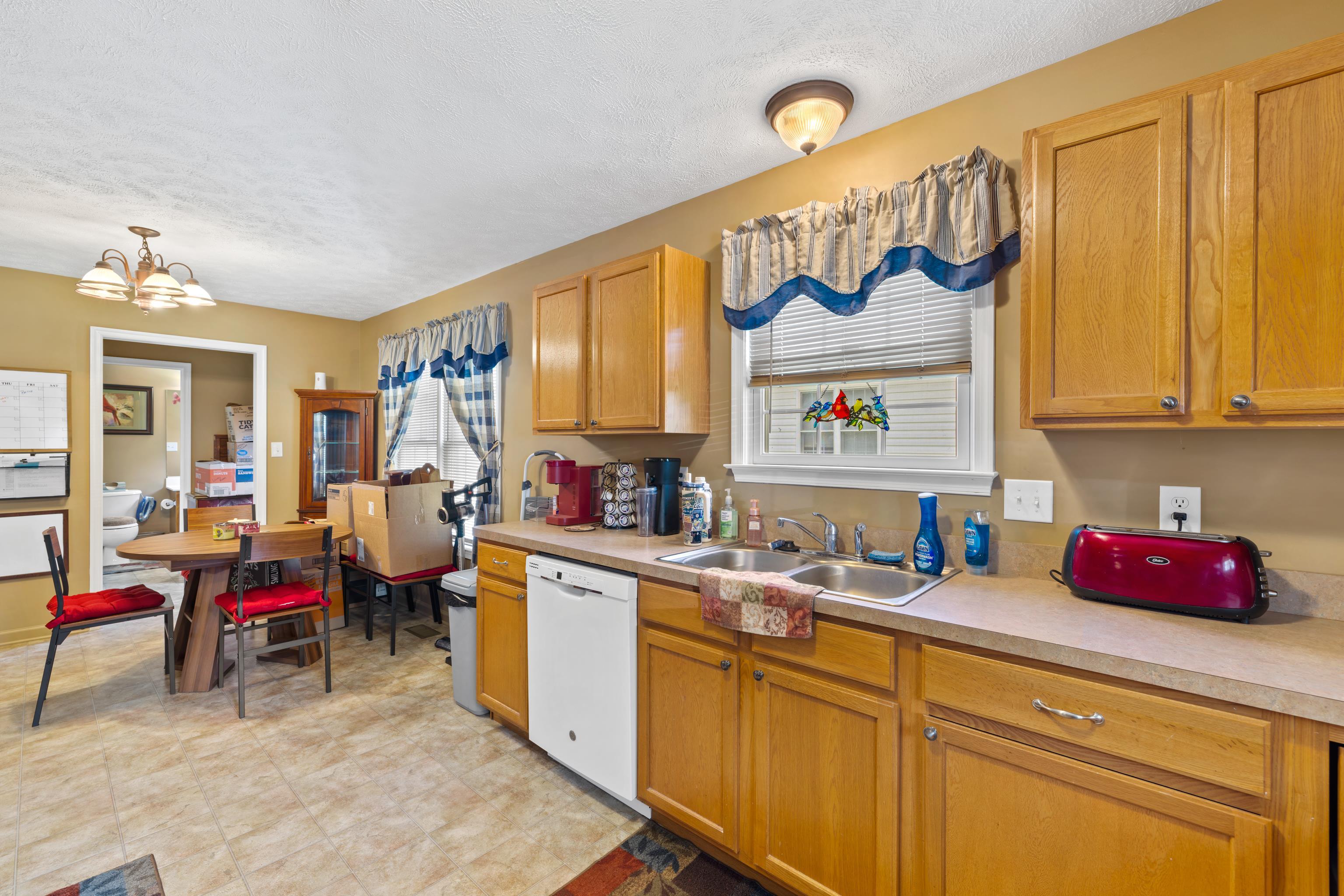 1008 MIDDLEBROOK AVE, STAUNTON, Virginia 24401, 3 Bedrooms Bedrooms, ,2 BathroomsBathrooms,Residential,1008 MIDDLEBROOK AVE,675683 MLS # 675683