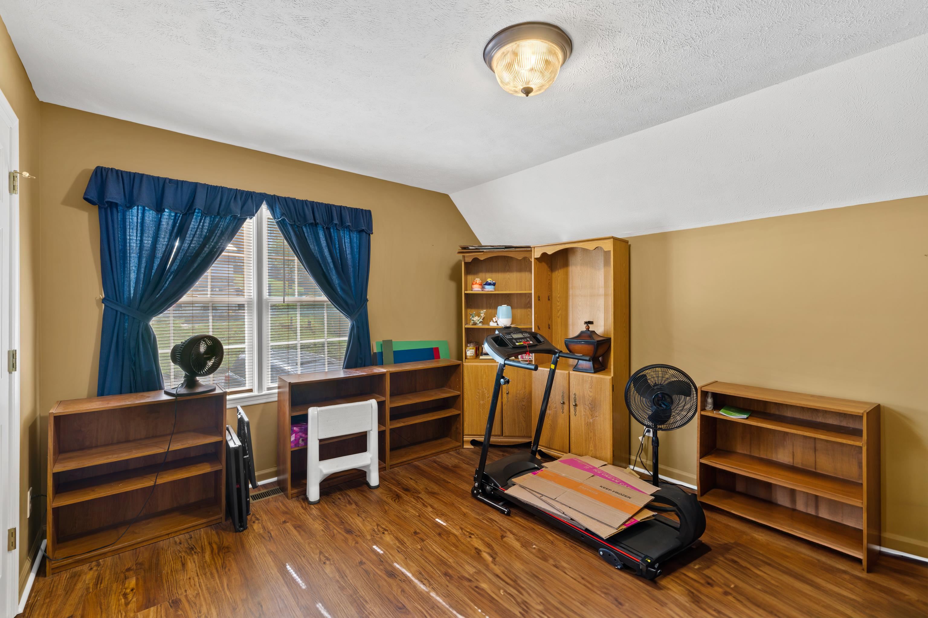 1008 MIDDLEBROOK AVE, STAUNTON, Virginia 24401, 3 Bedrooms Bedrooms, ,2 BathroomsBathrooms,Residential,1008 MIDDLEBROOK AVE,675683 MLS # 675683