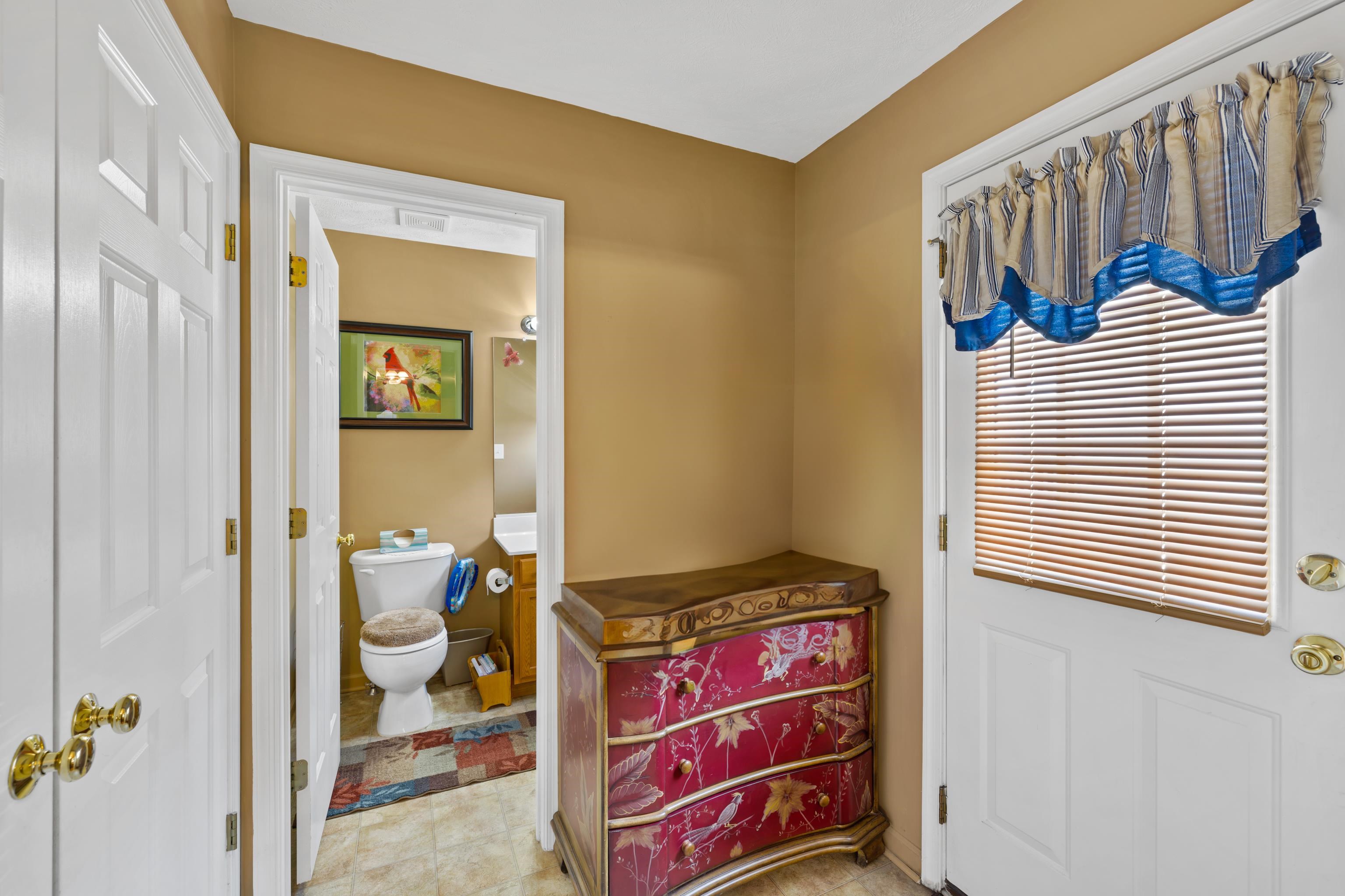 1008 MIDDLEBROOK AVE, STAUNTON, Virginia 24401, 3 Bedrooms Bedrooms, ,2 BathroomsBathrooms,Residential,1008 MIDDLEBROOK AVE,675683 MLS # 675683