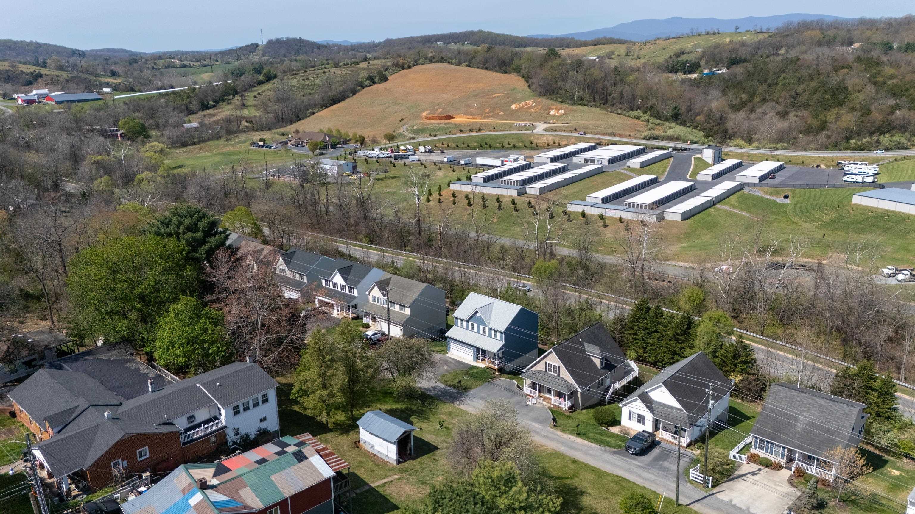 1008 MIDDLEBROOK AVE, STAUNTON, Virginia 24401, 3 Bedrooms Bedrooms, ,2 BathroomsBathrooms,Residential,1008 MIDDLEBROOK AVE,675683 MLS # 675683