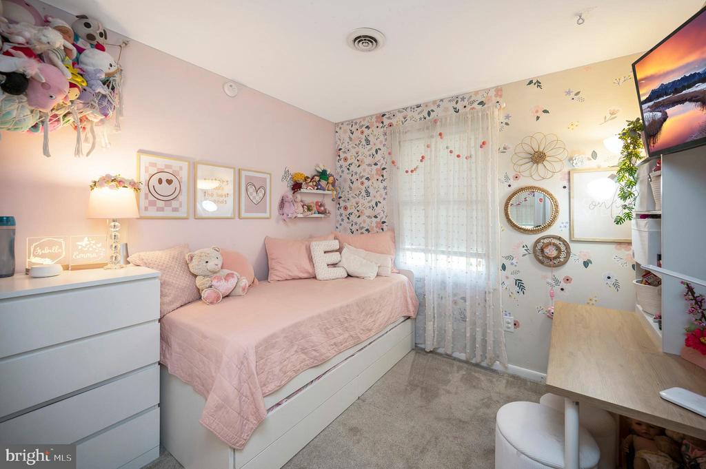 5113 PECAN DR, FREDERICKSBURG, Virginia 22407, 4 Bedrooms Bedrooms, ,2 BathroomsBathrooms,Residential,BREEZEWOOD,5113 PECAN DR,VASP2040906 MLS # VASP2040906