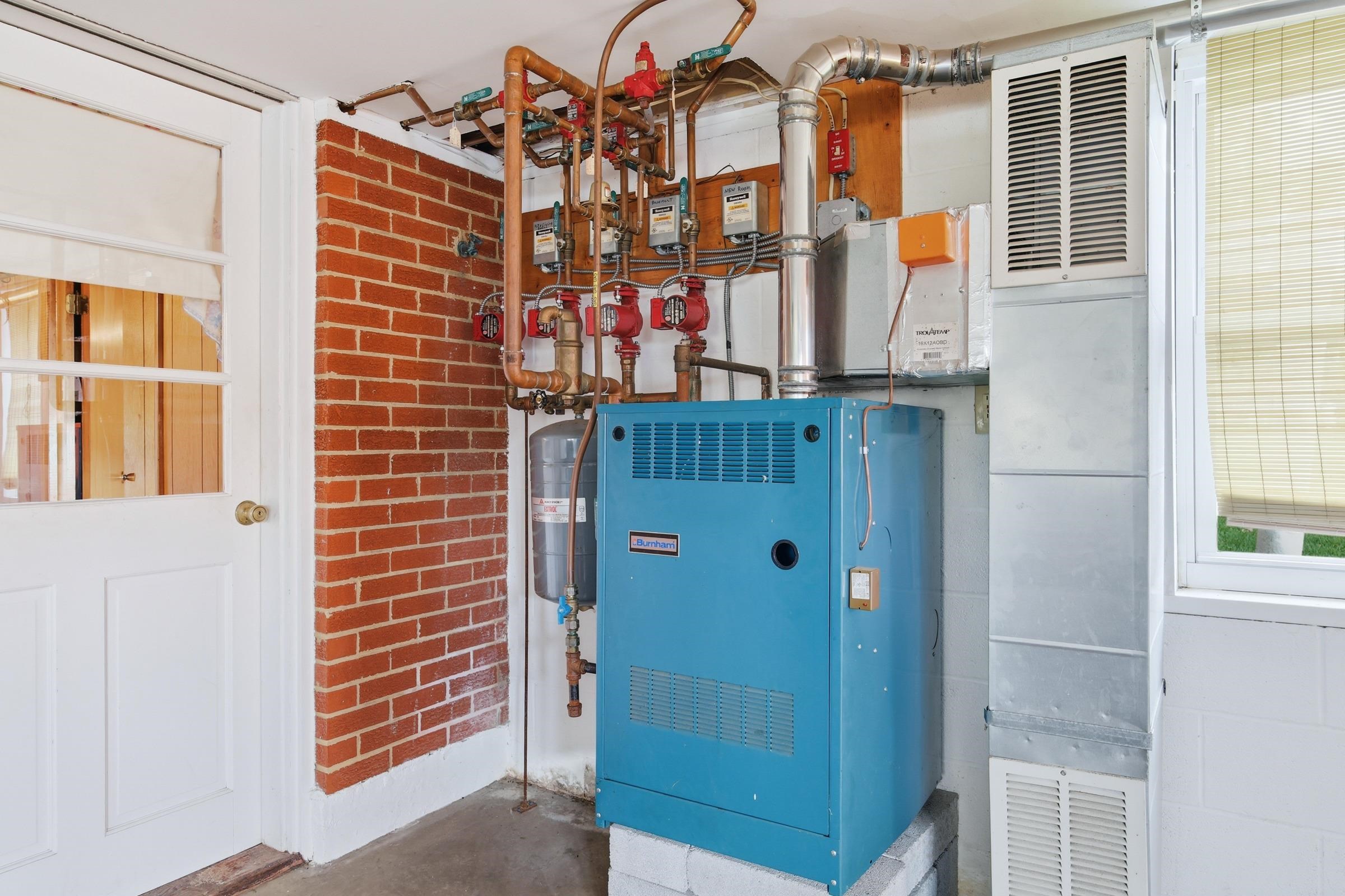 1665 STONEBURNER RD, EDINBURG, Virginia 22824, 3 Bedrooms Bedrooms, ,1 BathroomBathrooms,Residential,1665 STONEBURNER RD,675700 MLS # 675700