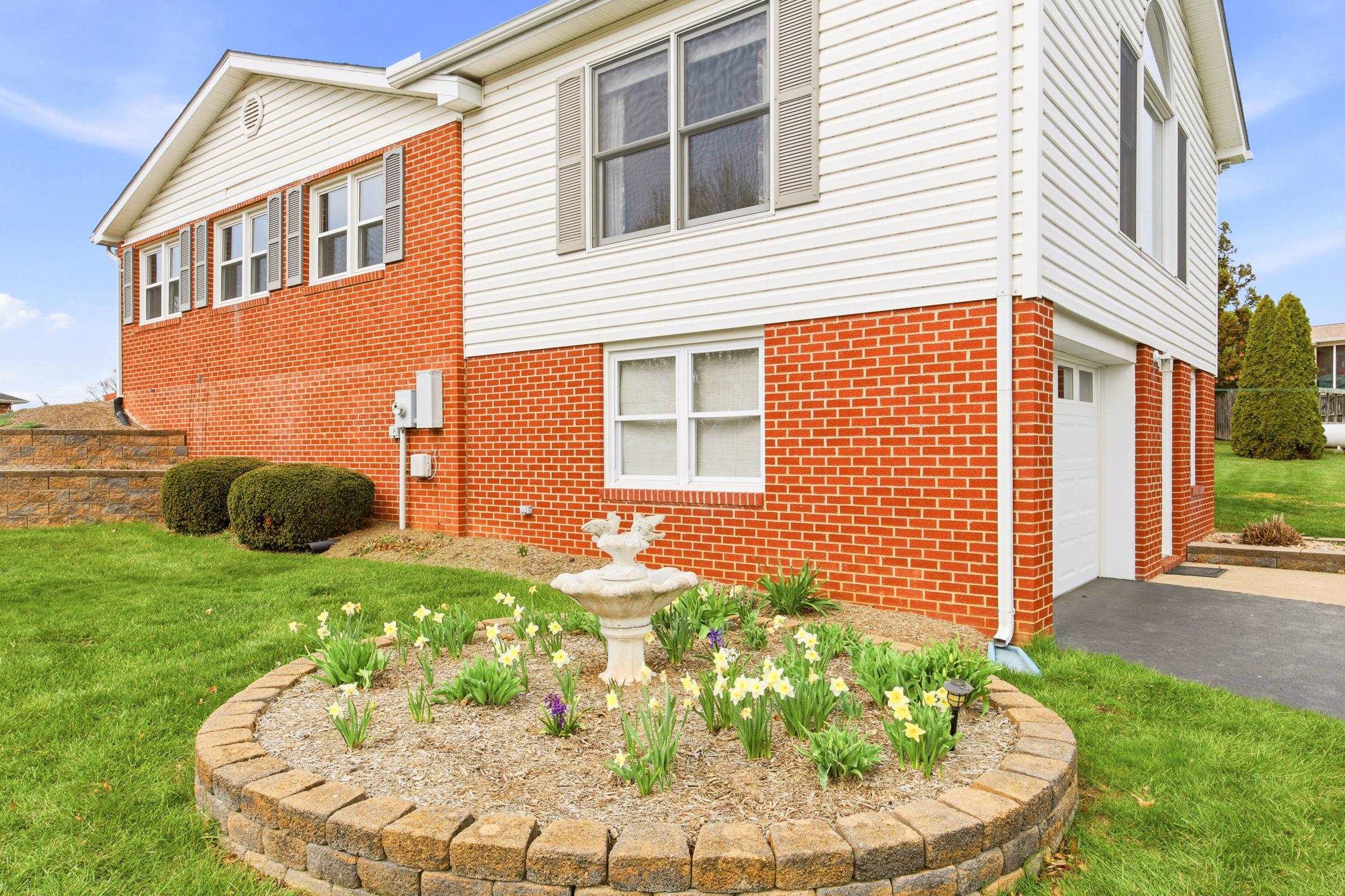 1665 STONEBURNER RD, EDINBURG, Virginia 22824, 3 Bedrooms Bedrooms, ,1 BathroomBathrooms,Residential,1665 STONEBURNER RD,675700 MLS # 675700