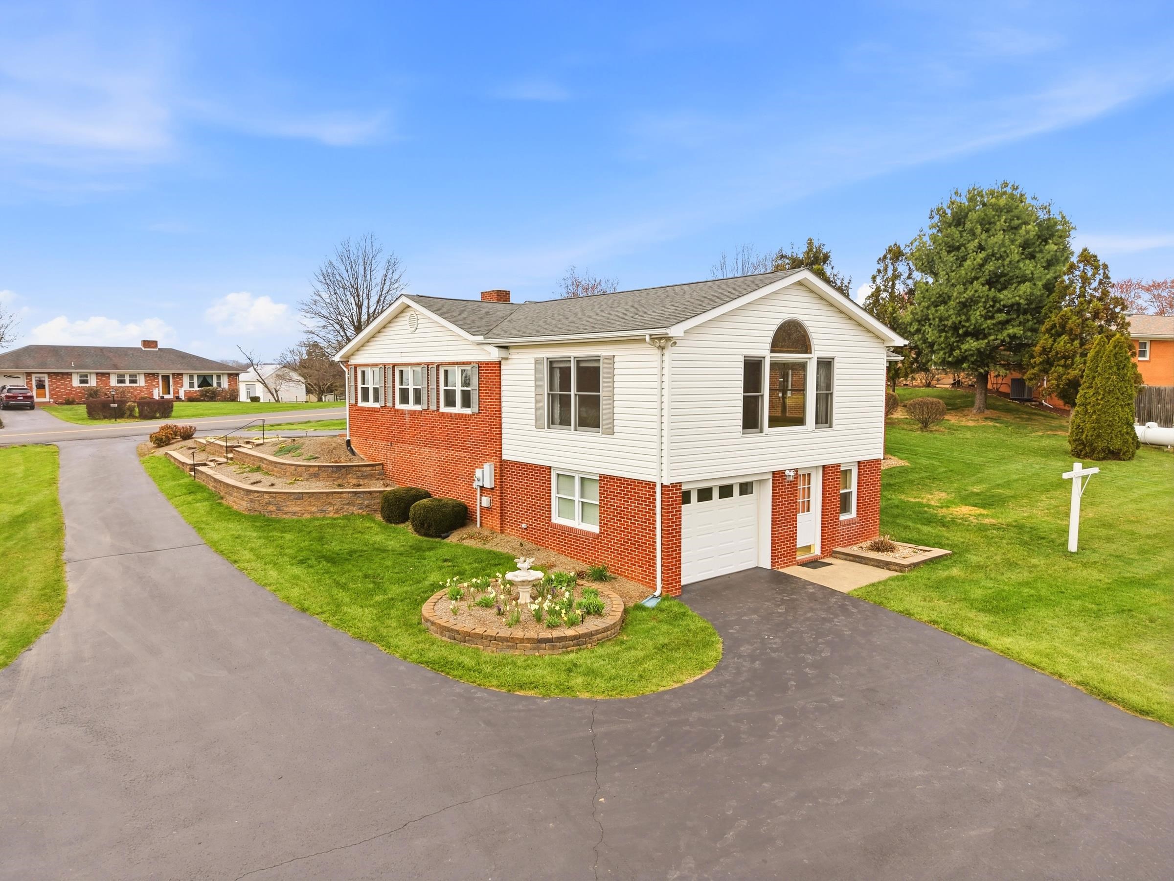 1665 STONEBURNER RD, EDINBURG, Virginia 22824, 3 Bedrooms Bedrooms, ,1 BathroomBathrooms,Residential,1665 STONEBURNER RD,675700 MLS # 675700