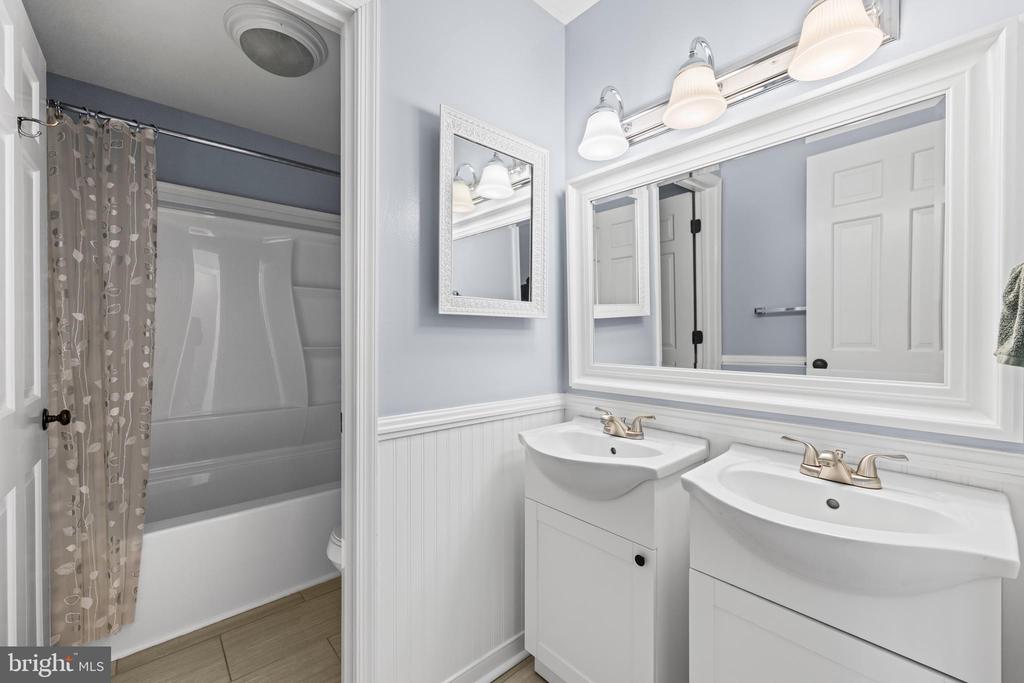 3505 SARAH DR, CHARLOTTESVILLE, Virginia 22911, 4 Bedrooms Bedrooms, ,3 BathroomsBathrooms,Residential,3505 SARAH DR,VAAB2001188 MLS # VAAB2001188