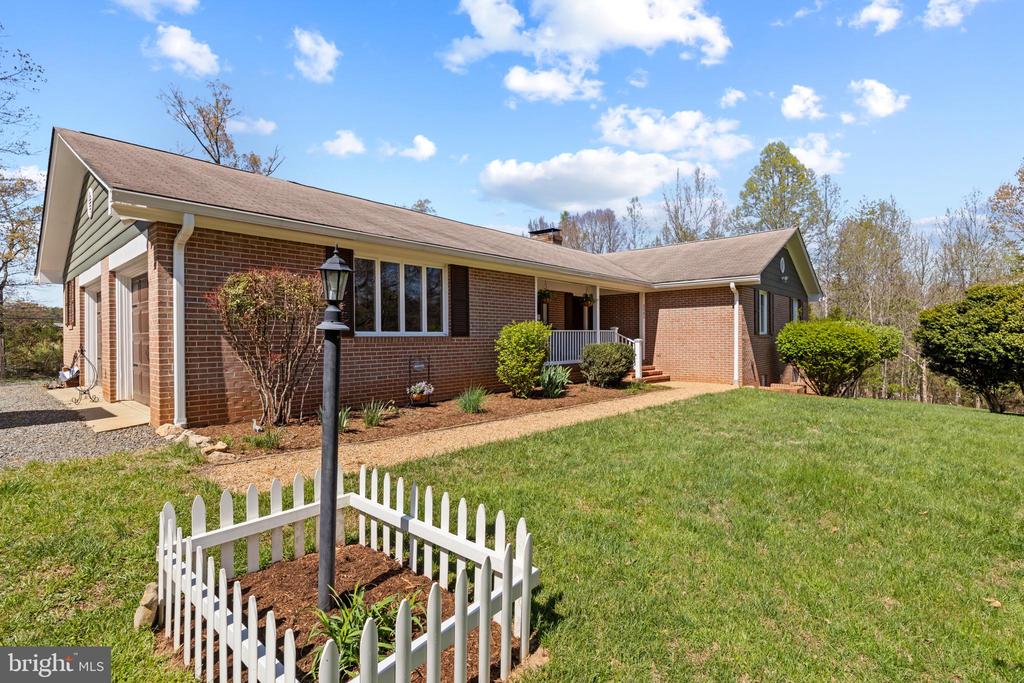 3505 SARAH DR, CHARLOTTESVILLE, Virginia 22911, 4 Bedrooms Bedrooms, ,3 BathroomsBathrooms,Residential,3505 SARAH DR,VAAB2001188 MLS # VAAB2001188