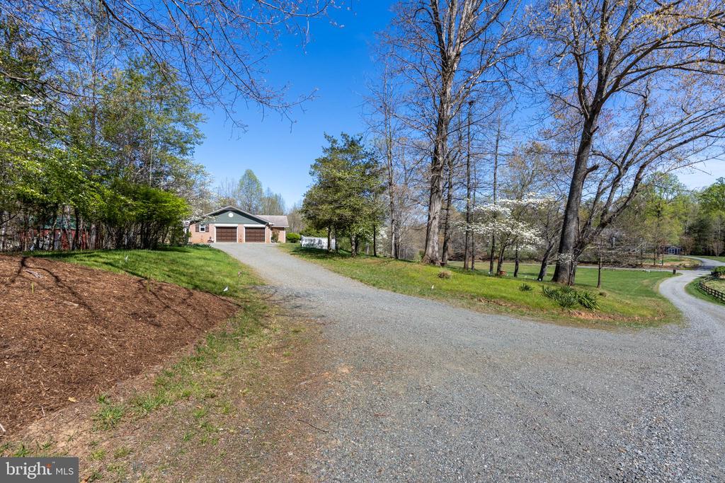 3505 SARAH DR, CHARLOTTESVILLE, Virginia 22911, 4 Bedrooms Bedrooms, ,3 BathroomsBathrooms,Residential,3505 SARAH DR,VAAB2001188 MLS # VAAB2001188