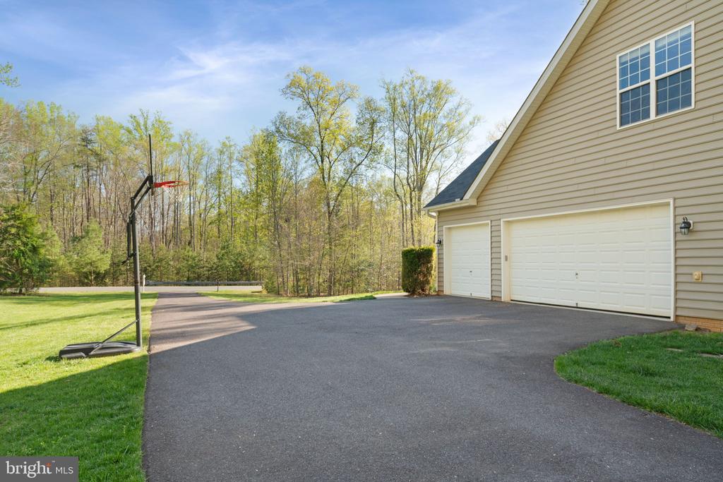 9611 WHITEHALL BLVD, SPOTSYLVANIA, Virginia 22553, 7 Bedrooms Bedrooms, ,6 BathroomsBathrooms,Residential,9611 WHITEHALL BLVD,VASP2040872 MLS # VASP2040872