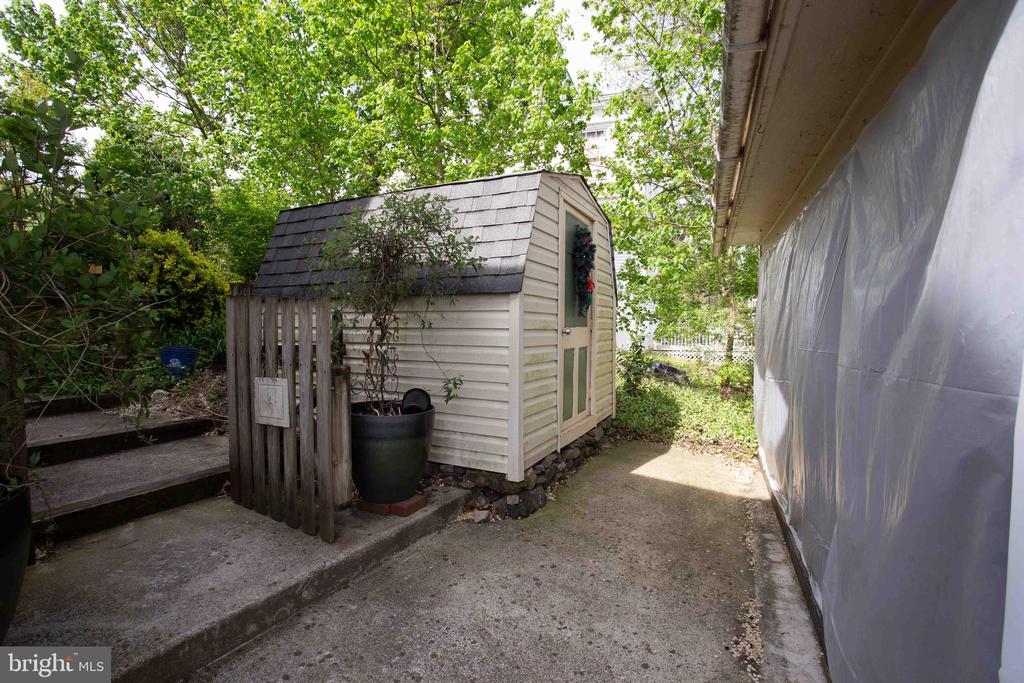 147 S COURT ST, LURAY, Virginia 22835, 4 Bedrooms Bedrooms, ,4 BathroomsBathrooms,Residential,147 S COURT ST,VAPA2006234 MLS # VAPA2006234