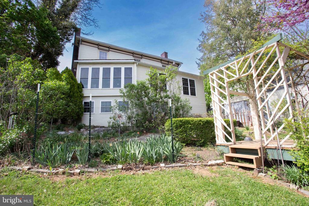 147 S COURT ST, LURAY, Virginia 22835, 4 Bedrooms Bedrooms, ,4 BathroomsBathrooms,Residential,147 S COURT ST,VAPA2006234 MLS # VAPA2006234