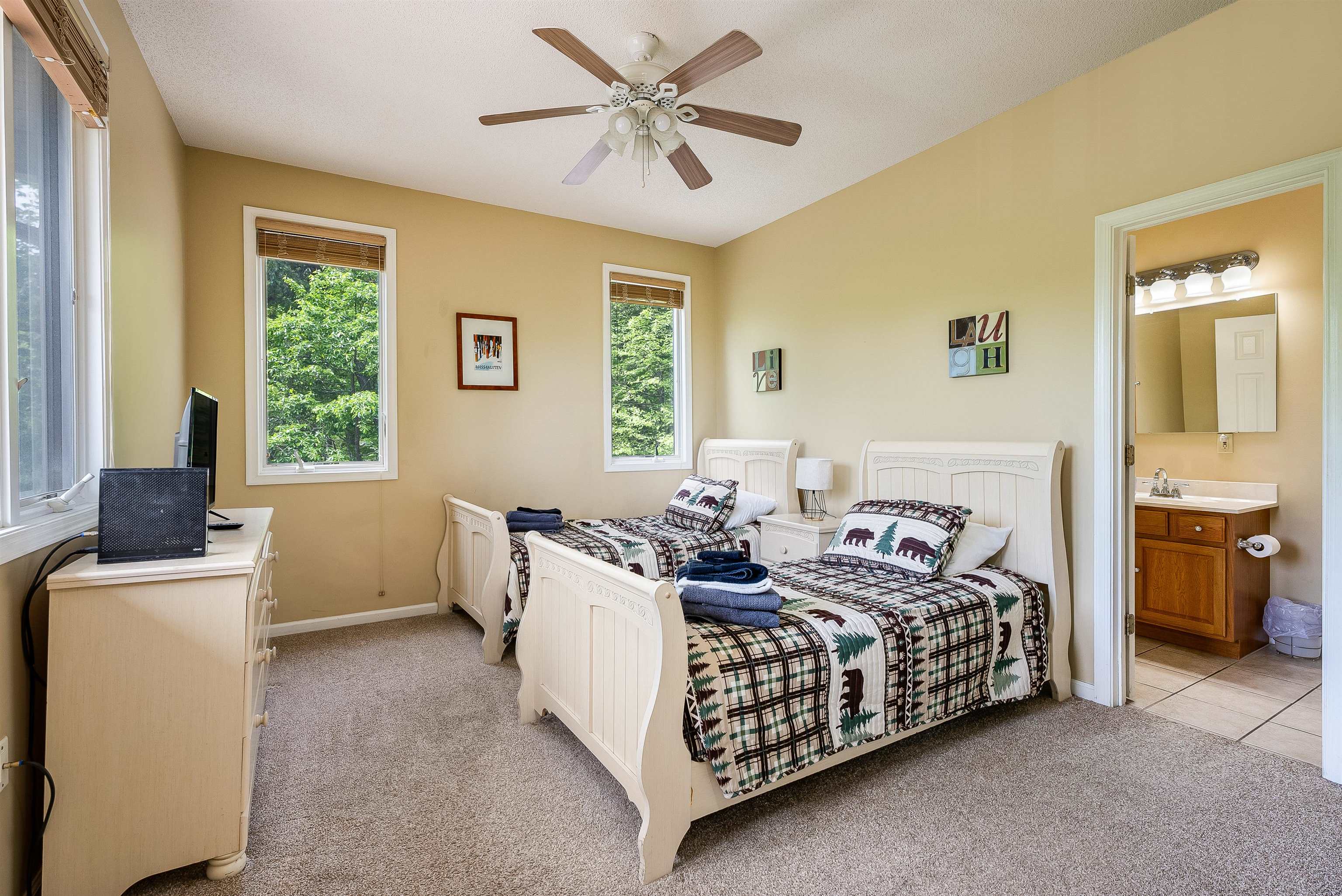 312 RAINIER RD, MCGAHEYSVILLE, Virginia 22840, 5 Bedrooms Bedrooms, ,4 BathroomsBathrooms,Residential,312 RAINIER RD,675586 MLS # 675586