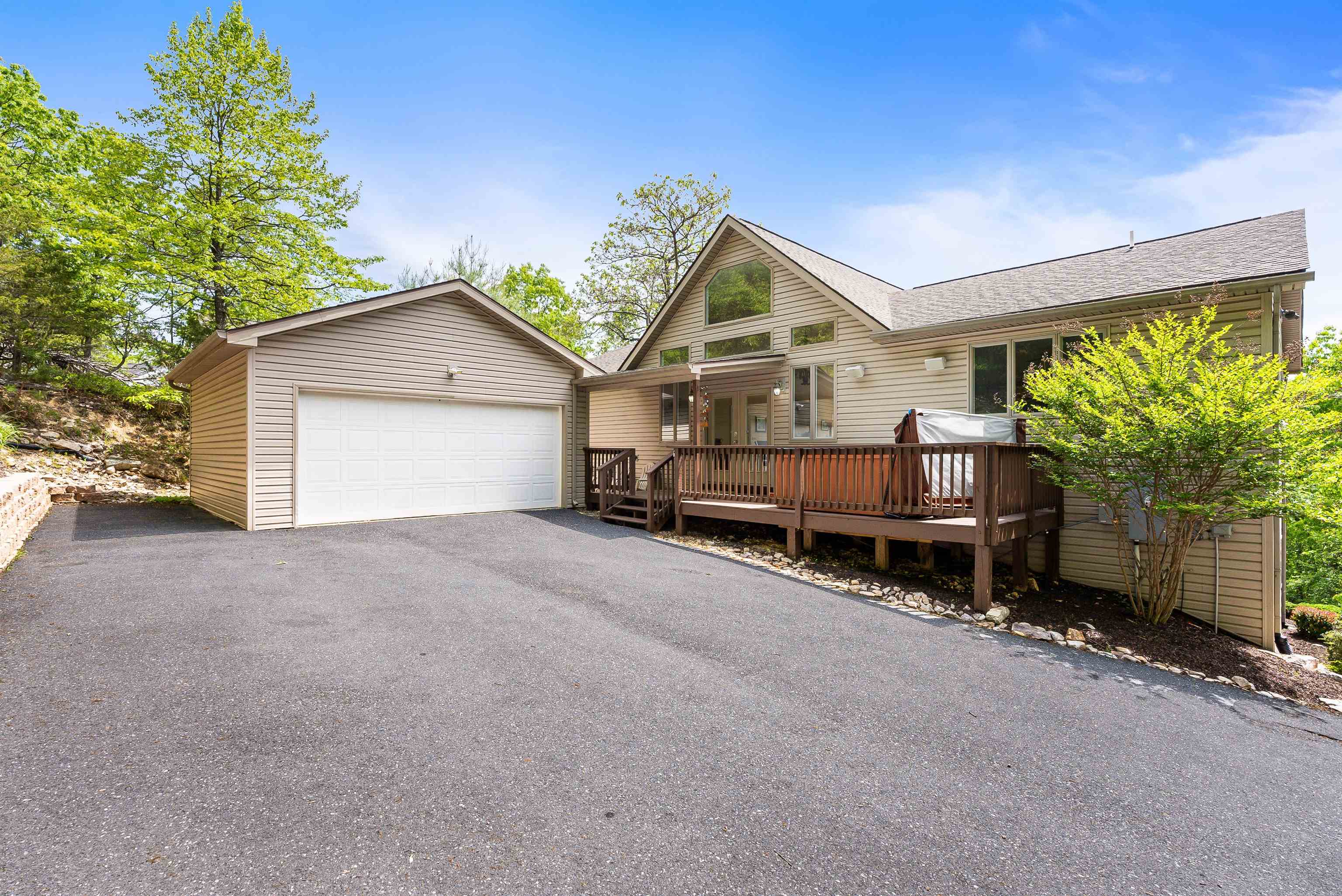 312 RAINIER RD, MCGAHEYSVILLE, Virginia 22840, 5 Bedrooms Bedrooms, ,4 BathroomsBathrooms,Residential,312 RAINIER RD,675586 MLS # 675586