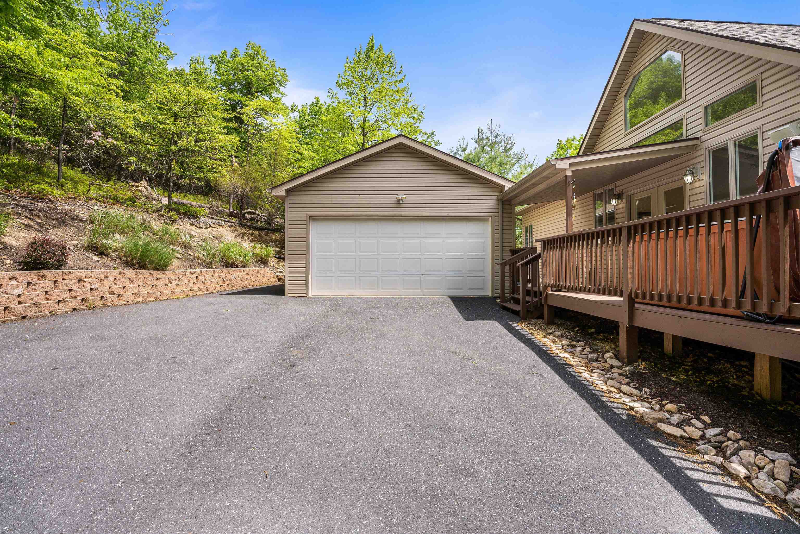 312 RAINIER RD, MCGAHEYSVILLE, Virginia 22840, 5 Bedrooms Bedrooms, ,4 BathroomsBathrooms,Residential,312 RAINIER RD,675586 MLS # 675586