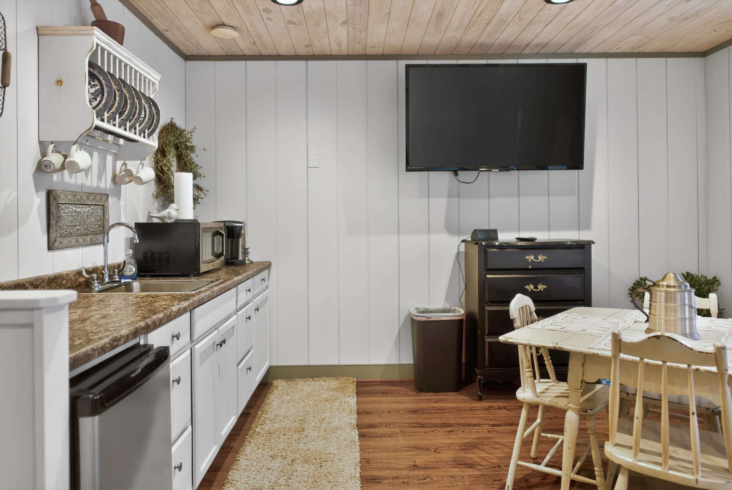 331 GLEBE SCHOOL RD, SWOOPE, Virginia 24479, ,Commercial,331 GLEBE SCHOOL RD,675737 MLS # 675737