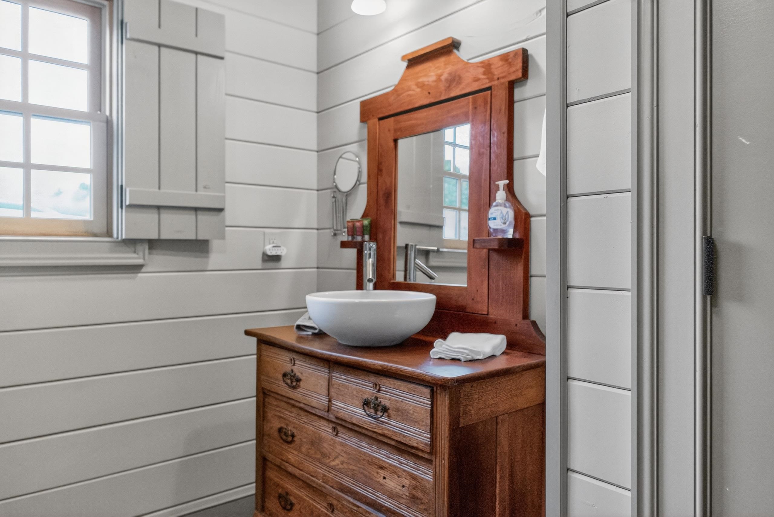 331 GLEBE SCHOOL RD, SWOOPE, Virginia 24479, ,Commercial,331 GLEBE SCHOOL RD,675737 MLS # 675737