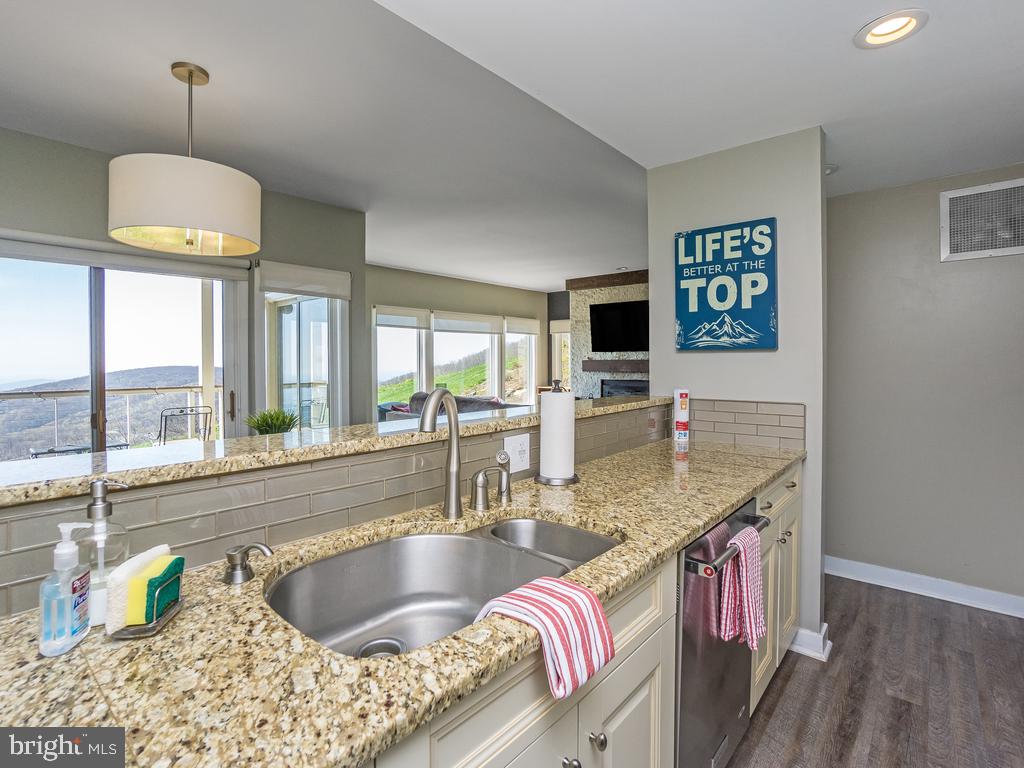 1616 OVERLOOK OLOOK, ROSELAND, Virginia 22967, 2 Bedrooms Bedrooms, ,2 BathroomsBathrooms,Residential,Overlook Condos,1616 OVERLOOK OLOOK,VANL2000652 MLS # VANL2000652