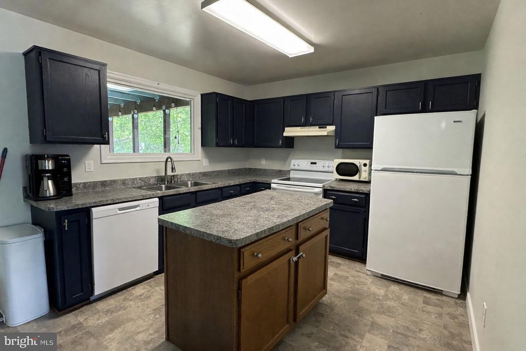 11615 KENTON DR, FREDERICKSBURG, Virginia 22407, 4 Bedrooms Bedrooms, ,2 BathroomsBathrooms,Residential,11615 KENTON DR,VASP2040950 MLS # VASP2040950