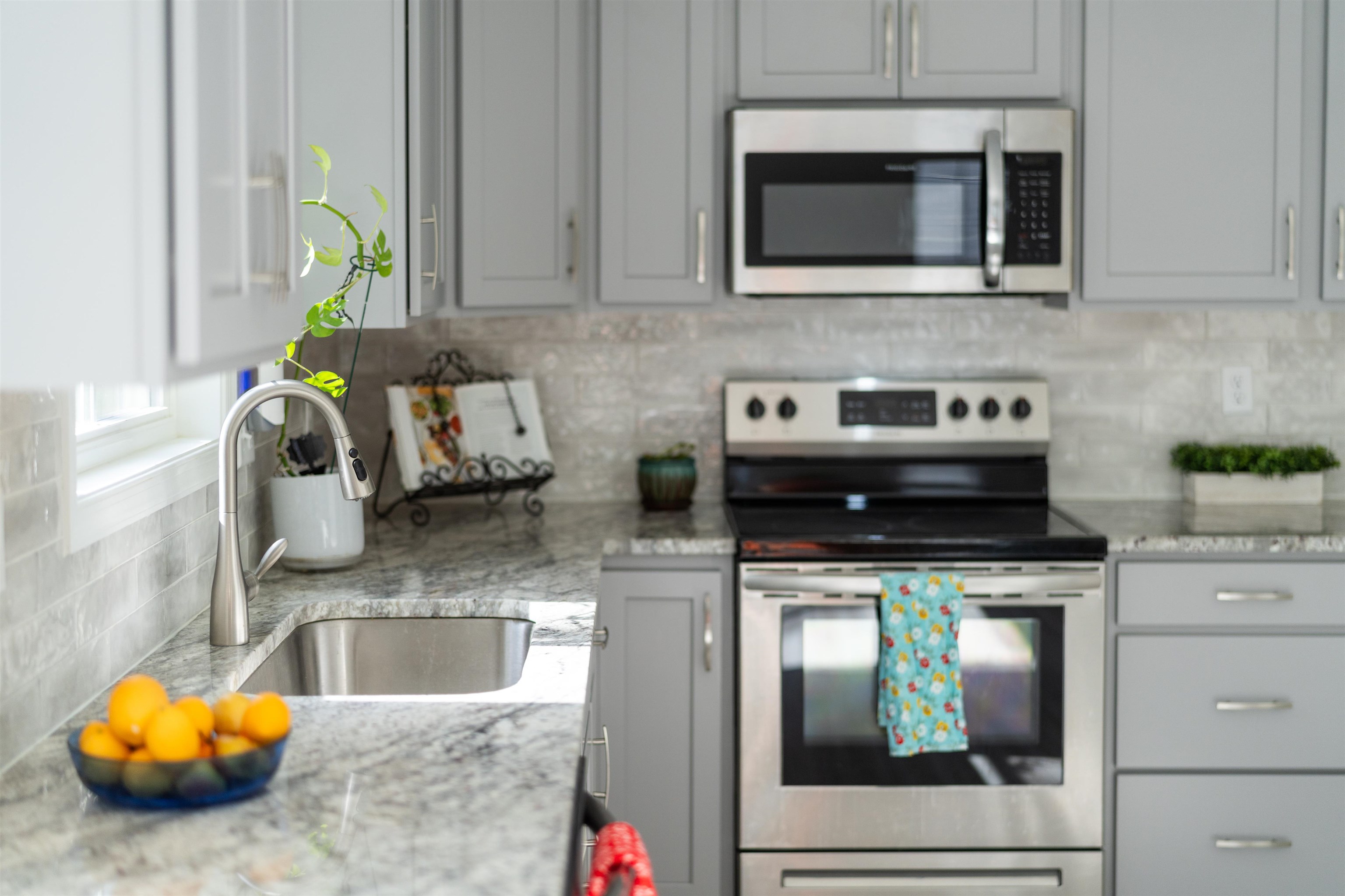 418 CAMPBELL ST, STAUNTON, Virginia 24401, 4 Bedrooms Bedrooms, ,3 BathroomsBathrooms,Residential,418 CAMPBELL ST,675730 MLS # 675730