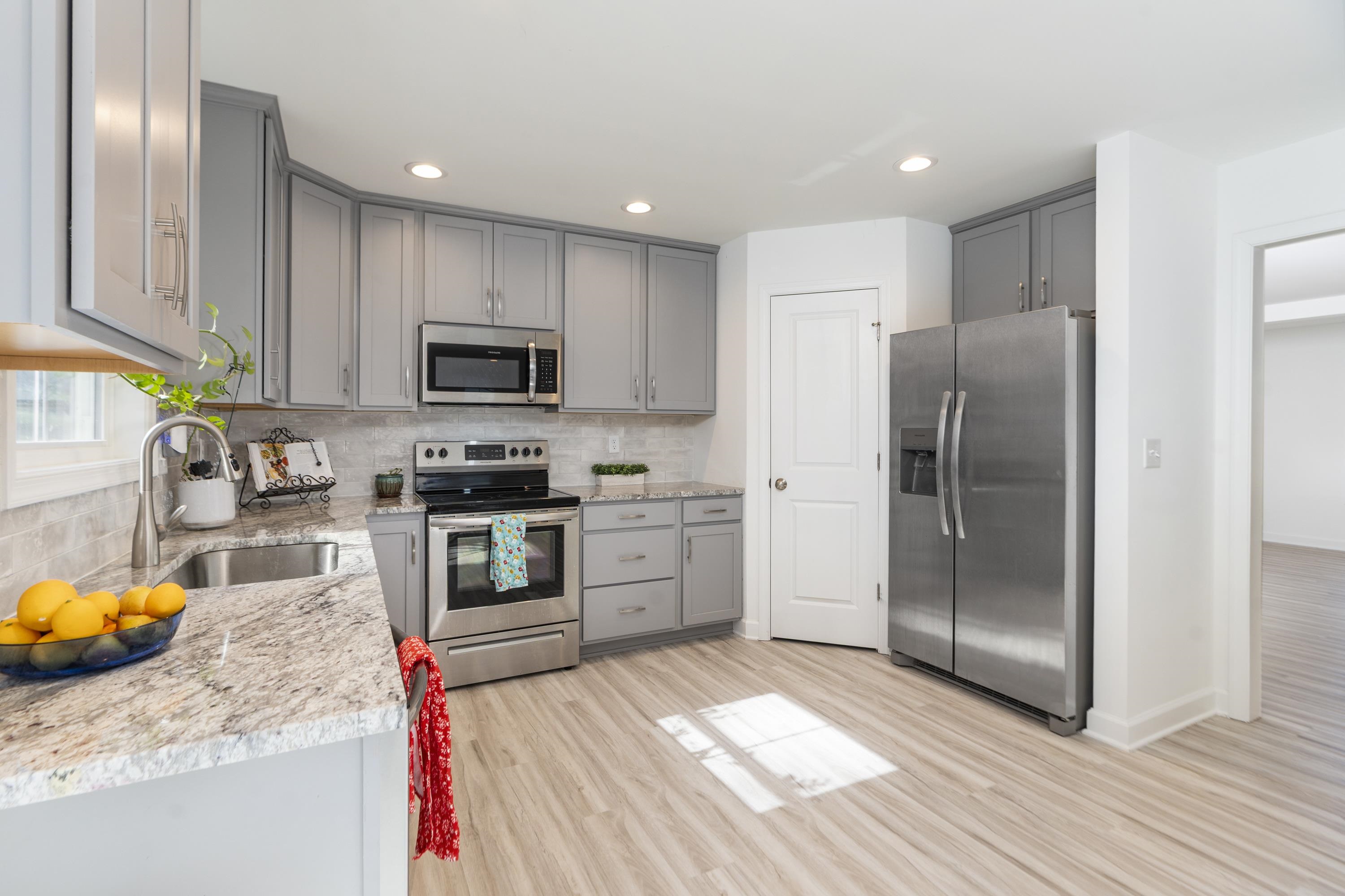 418 CAMPBELL ST, STAUNTON, Virginia 24401, 4 Bedrooms Bedrooms, ,3 BathroomsBathrooms,Residential,418 CAMPBELL ST,675730 MLS # 675730