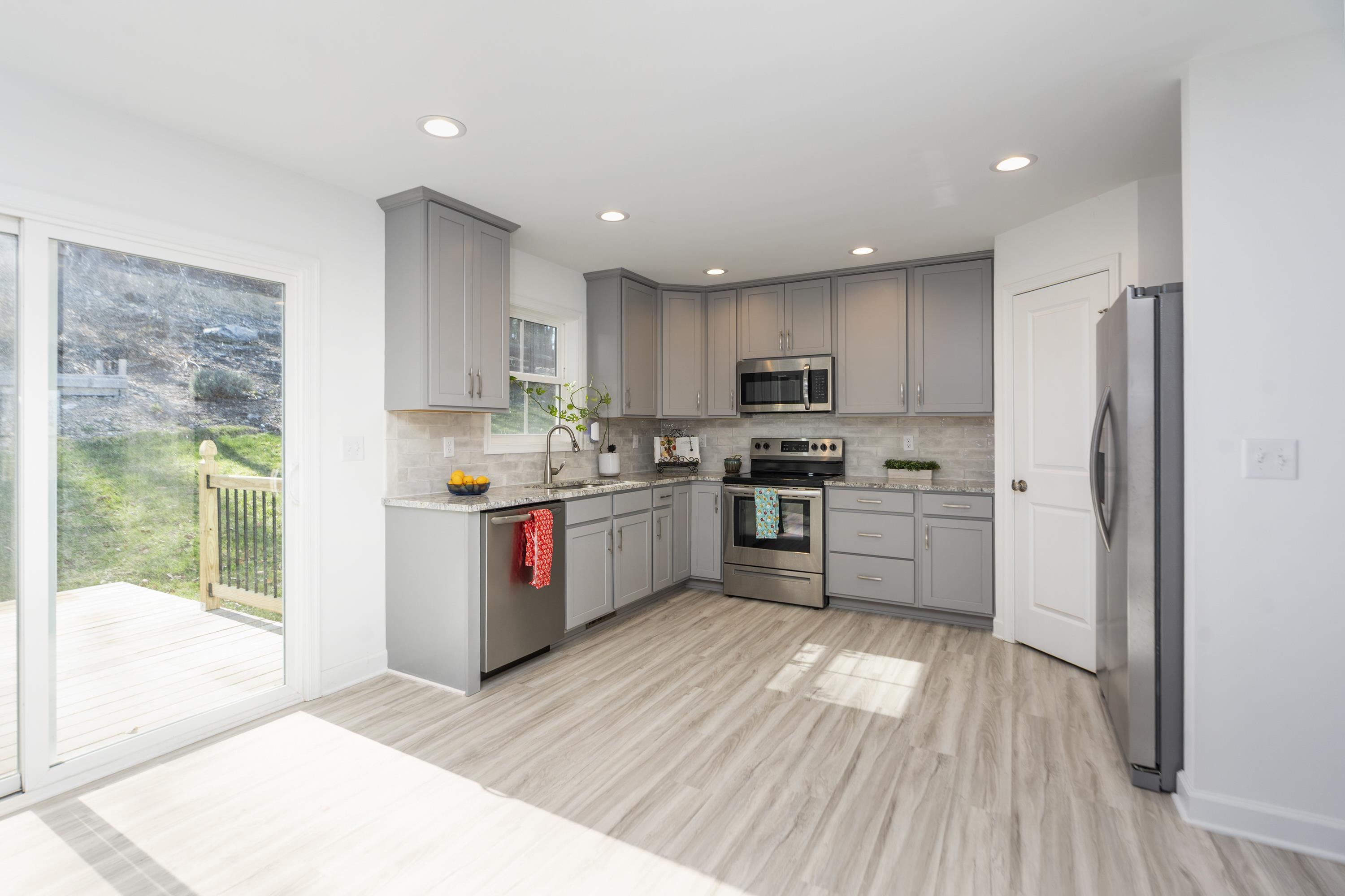 418 CAMPBELL ST, STAUNTON, Virginia 24401, 4 Bedrooms Bedrooms, ,3 BathroomsBathrooms,Residential,418 CAMPBELL ST,675730 MLS # 675730