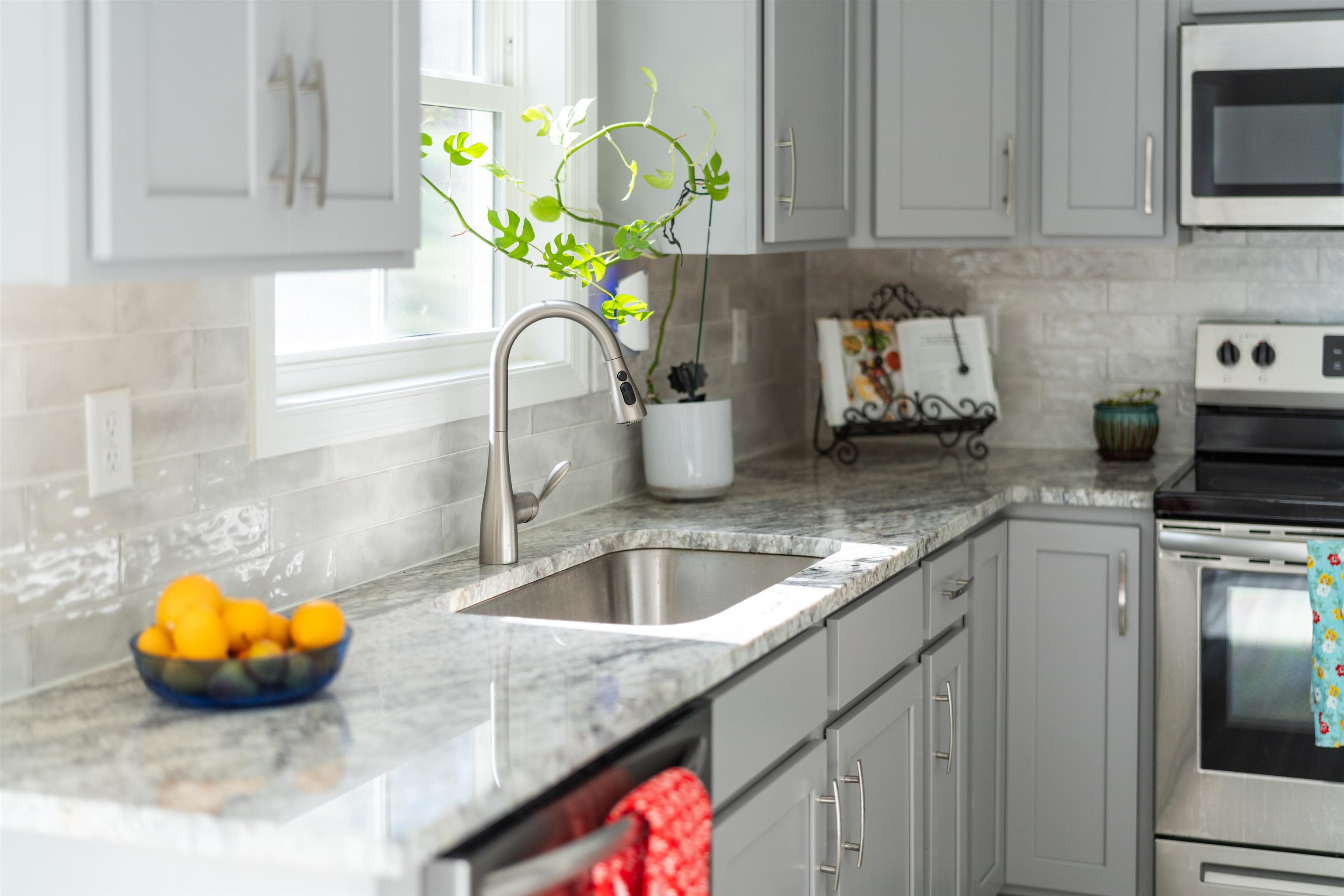 418 CAMPBELL ST, STAUNTON, Virginia 24401, 4 Bedrooms Bedrooms, ,3 BathroomsBathrooms,Residential,418 CAMPBELL ST,675730 MLS # 675730