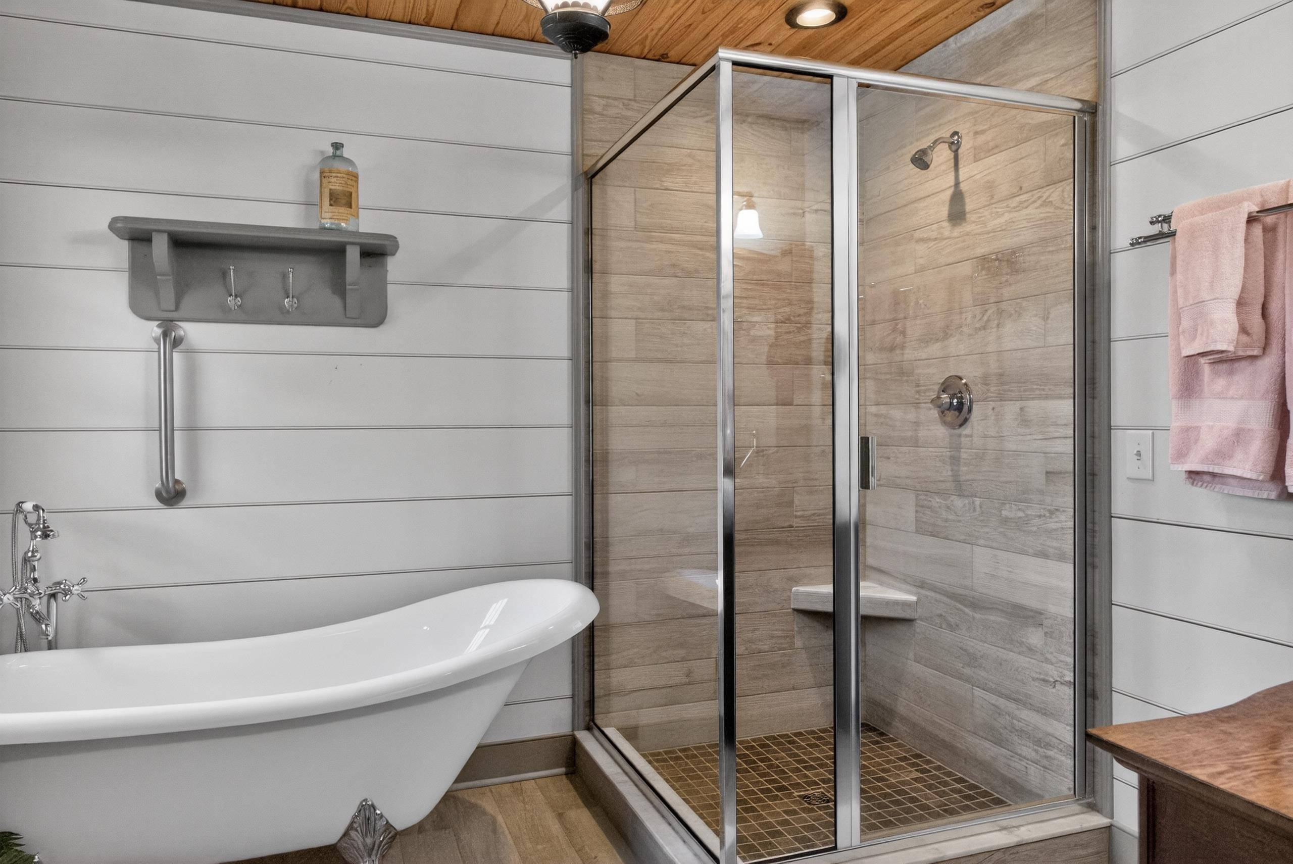 331 GLEBE SCHOOL RD, SWOOPE, Virginia 24479, 6 Bedrooms Bedrooms, ,6 BathroomsBathrooms,Residential,331 GLEBE SCHOOL RD,675740 MLS # 675740