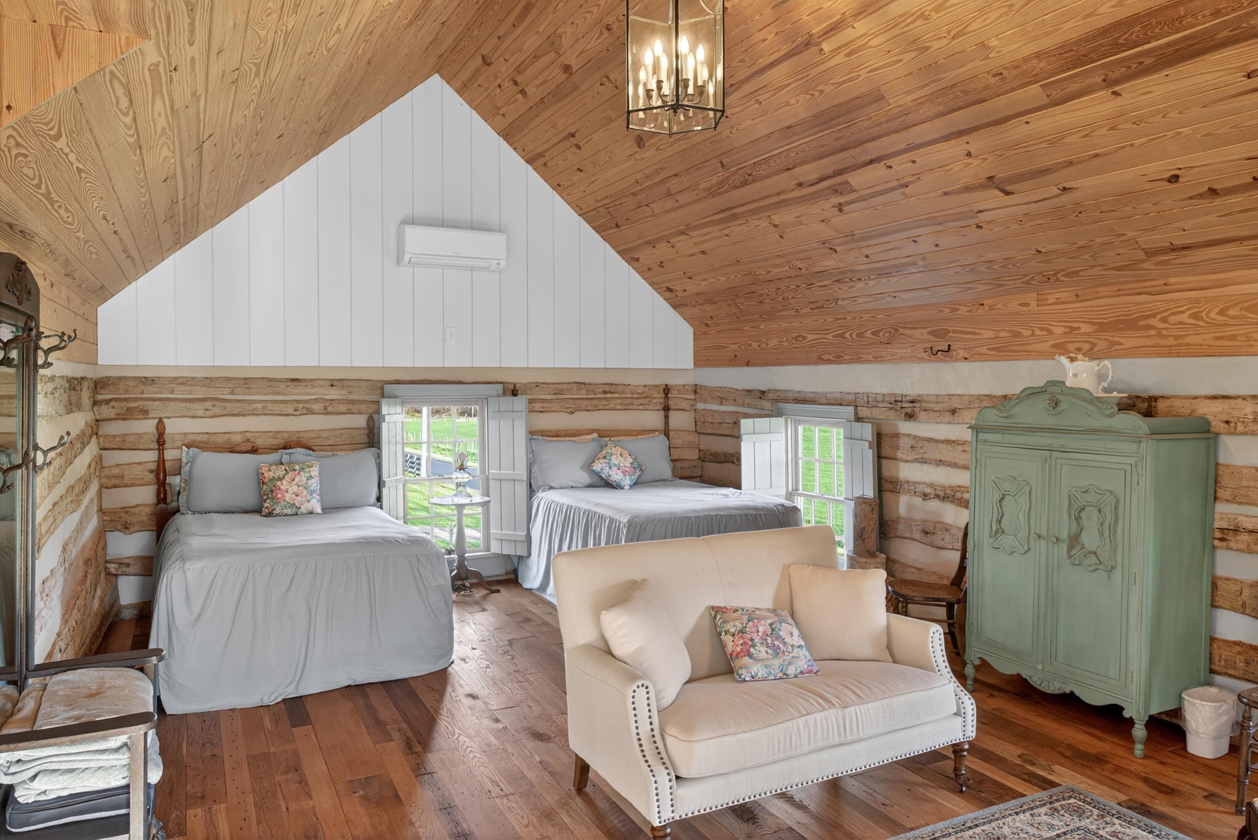 331 GLEBE SCHOOL RD, SWOOPE, Virginia 24479, 6 Bedrooms Bedrooms, ,6 BathroomsBathrooms,Residential,331 GLEBE SCHOOL RD,675740 MLS # 675740