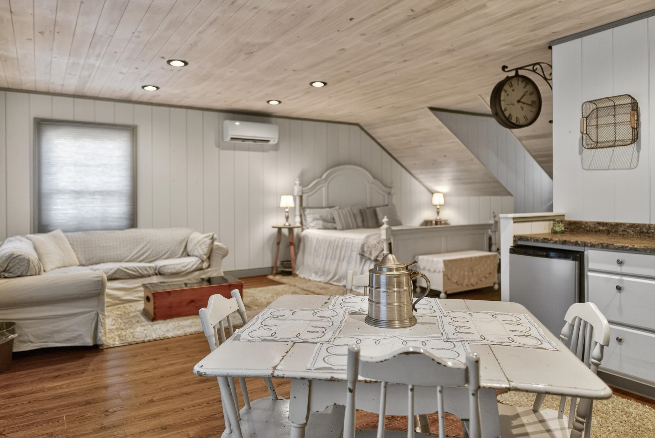 331 GLEBE SCHOOL RD, SWOOPE, Virginia 24479, 6 Bedrooms Bedrooms, ,6 BathroomsBathrooms,Residential,331 GLEBE SCHOOL RD,675740 MLS # 675740