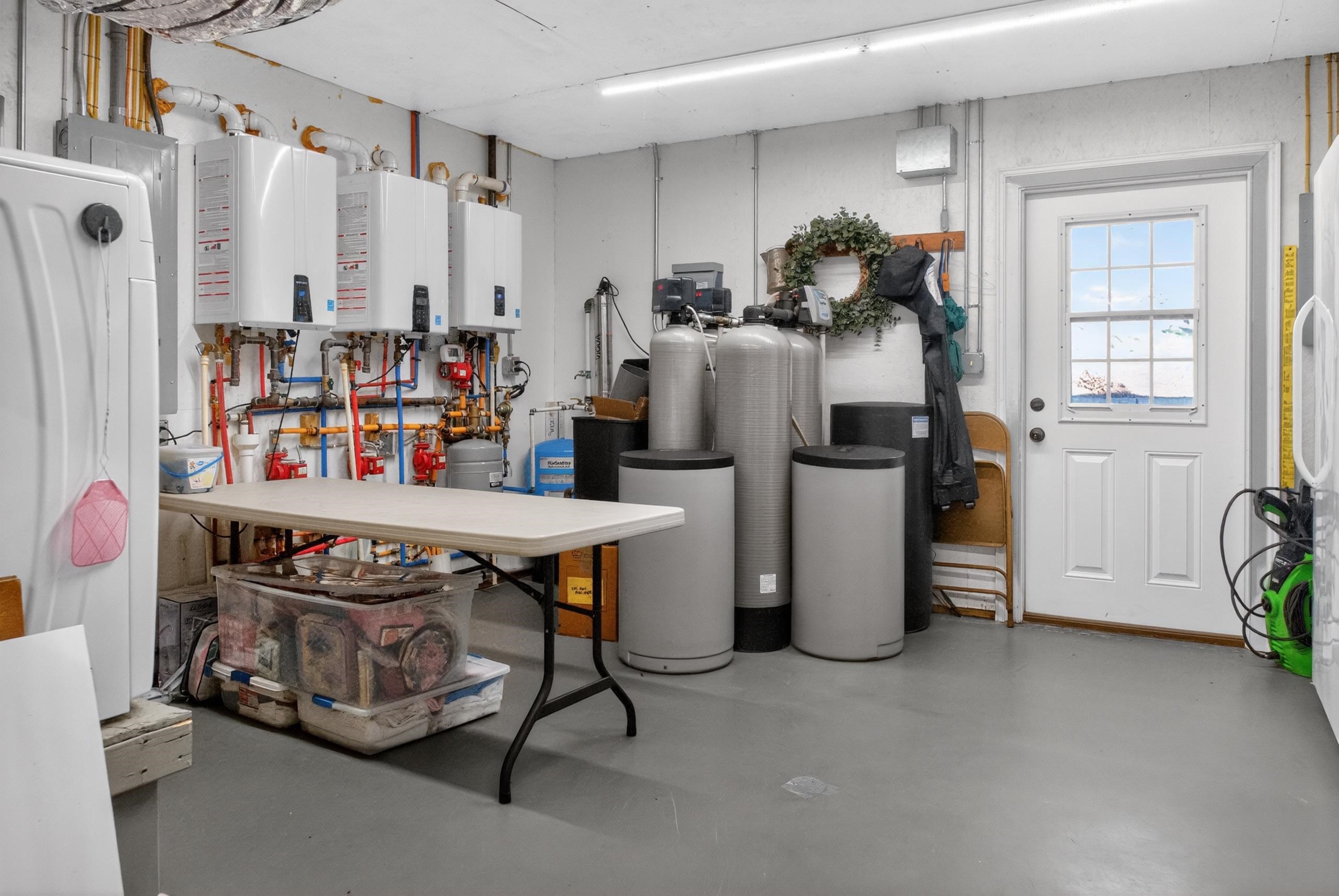 331 GLEBE SCHOOL RD, SWOOPE, Virginia 24479, 6 Bedrooms Bedrooms, ,6 BathroomsBathrooms,Residential,331 GLEBE SCHOOL RD,675740 MLS # 675740