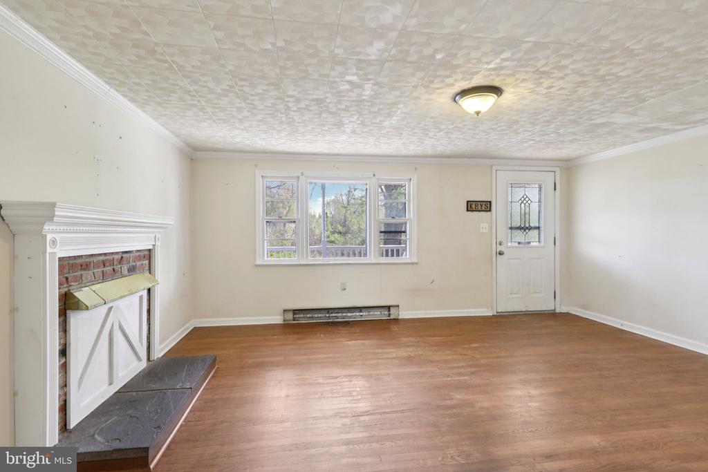 10712 WEAVERSVILLE RD, BEALETON, Virginia, 4 Bedrooms Bedrooms, ,2 BathroomsBathrooms,Residential,10712 WEAVERSVILLE RD,VAFQ2021494 MLS # VAFQ2021494