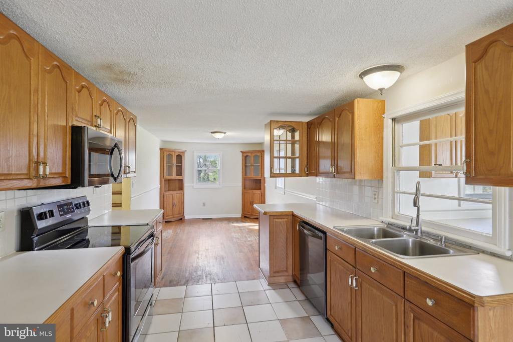 10712 WEAVERSVILLE RD, BEALETON, Virginia, 4 Bedrooms Bedrooms, ,2 BathroomsBathrooms,Residential,10712 WEAVERSVILLE RD,VAFQ2021494 MLS # VAFQ2021494