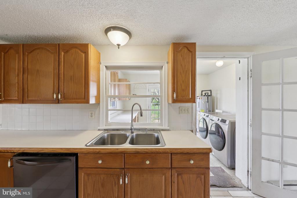 10712 WEAVERSVILLE RD, BEALETON, Virginia, 4 Bedrooms Bedrooms, ,2 BathroomsBathrooms,Residential,10712 WEAVERSVILLE RD,VAFQ2021494 MLS # VAFQ2021494