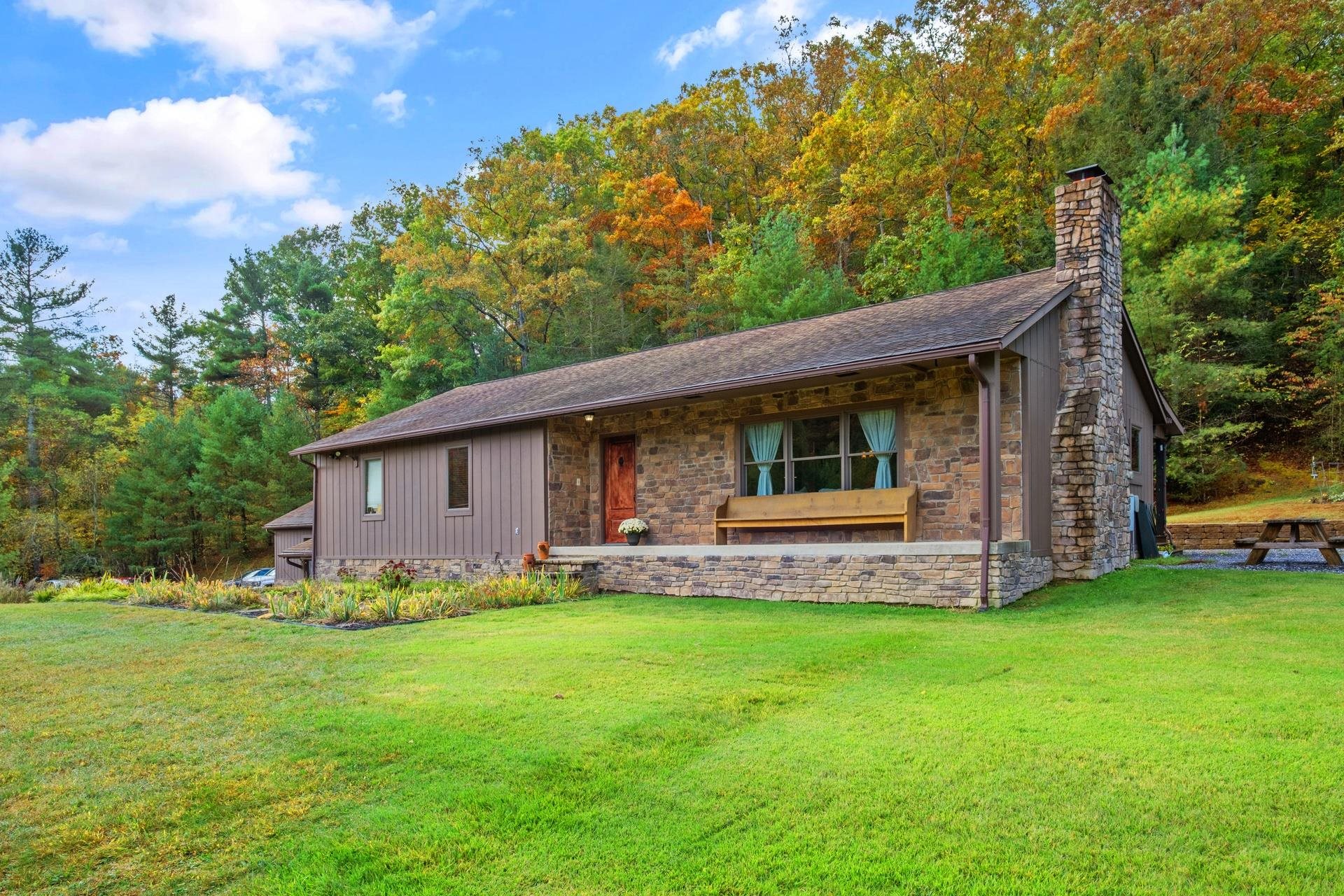 15468 HIGHLAND TPKE, HEAD WATERS, Virginia 24442, 3 Bedrooms Bedrooms, ,2 BathroomsBathrooms,Residential,15468 HIGHLAND TPKE,669998 MLS # 669998