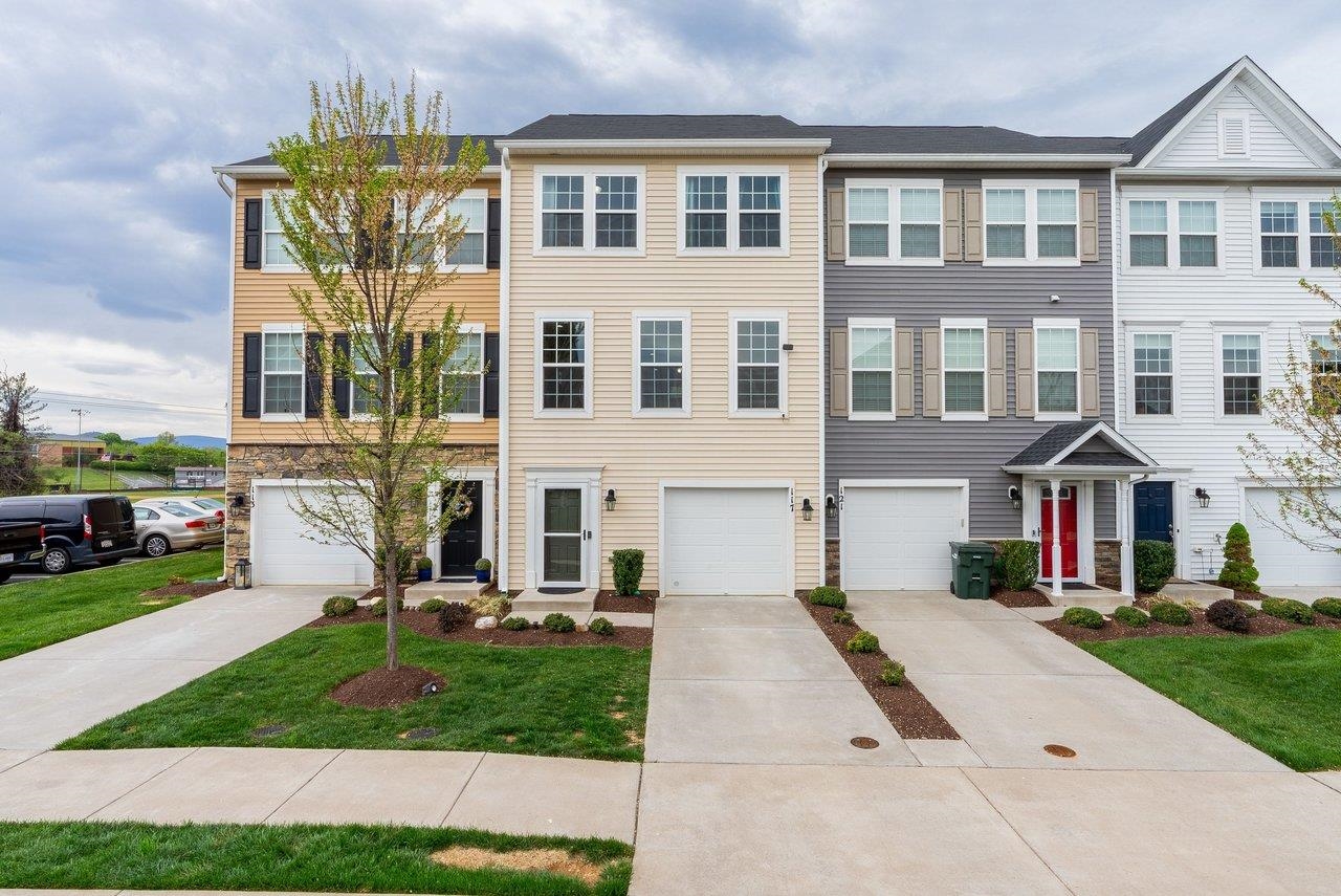 117 WILLOWSHIRE CT, WAYNESBORO, Virginia 22980, 4 Bedrooms Bedrooms, ,3 BathroomsBathrooms,Residential,117 WILLOWSHIRE CT,675484 MLS # 675484