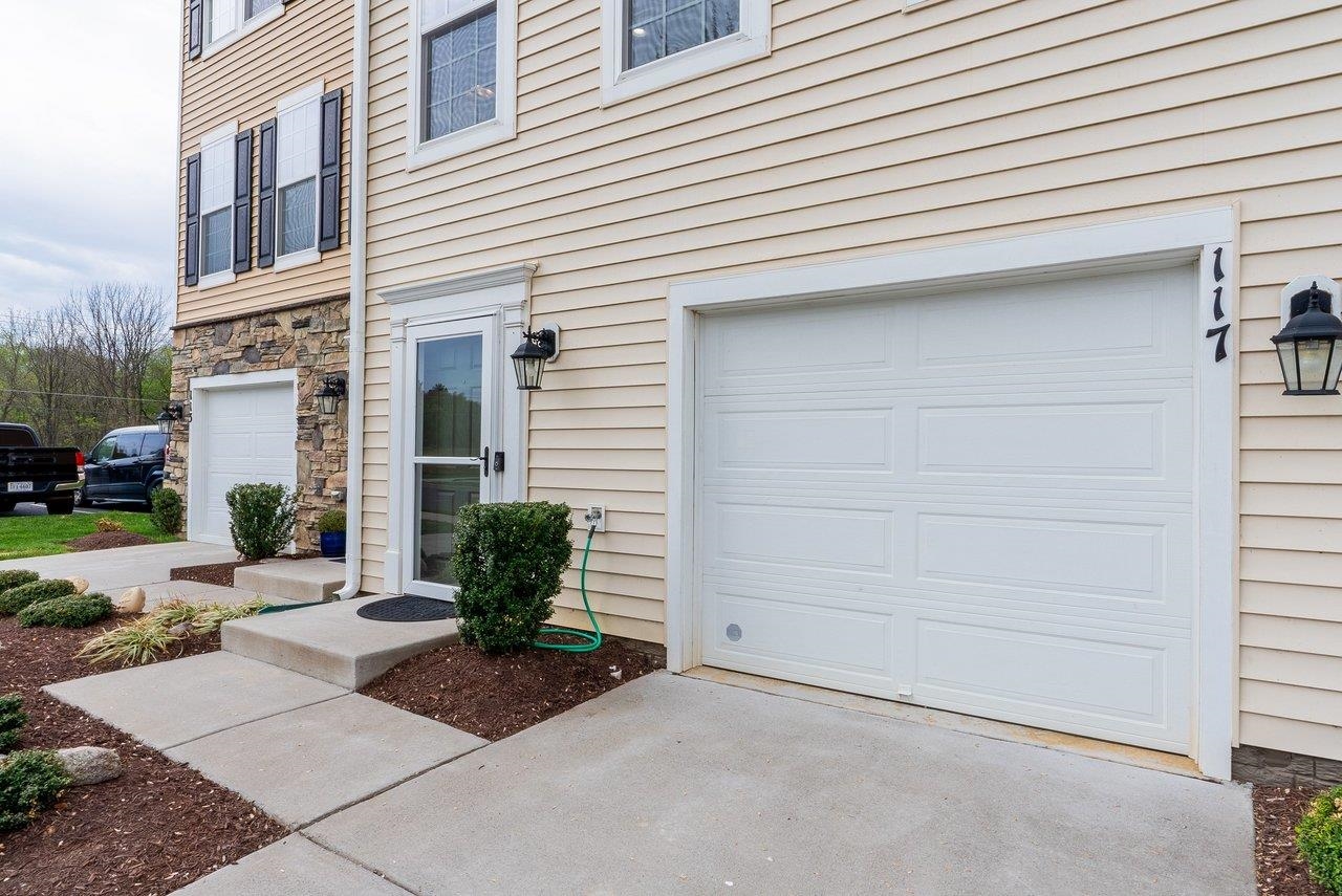 117 WILLOWSHIRE CT, WAYNESBORO, Virginia 22980, 4 Bedrooms Bedrooms, ,3 BathroomsBathrooms,Residential,117 WILLOWSHIRE CT,675484 MLS # 675484